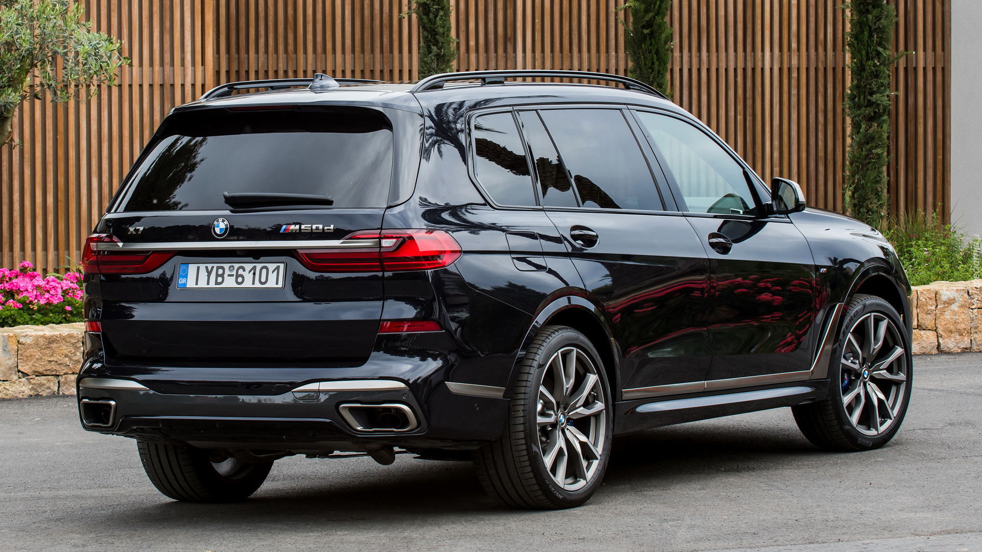 BMW X7 M50d, Tył