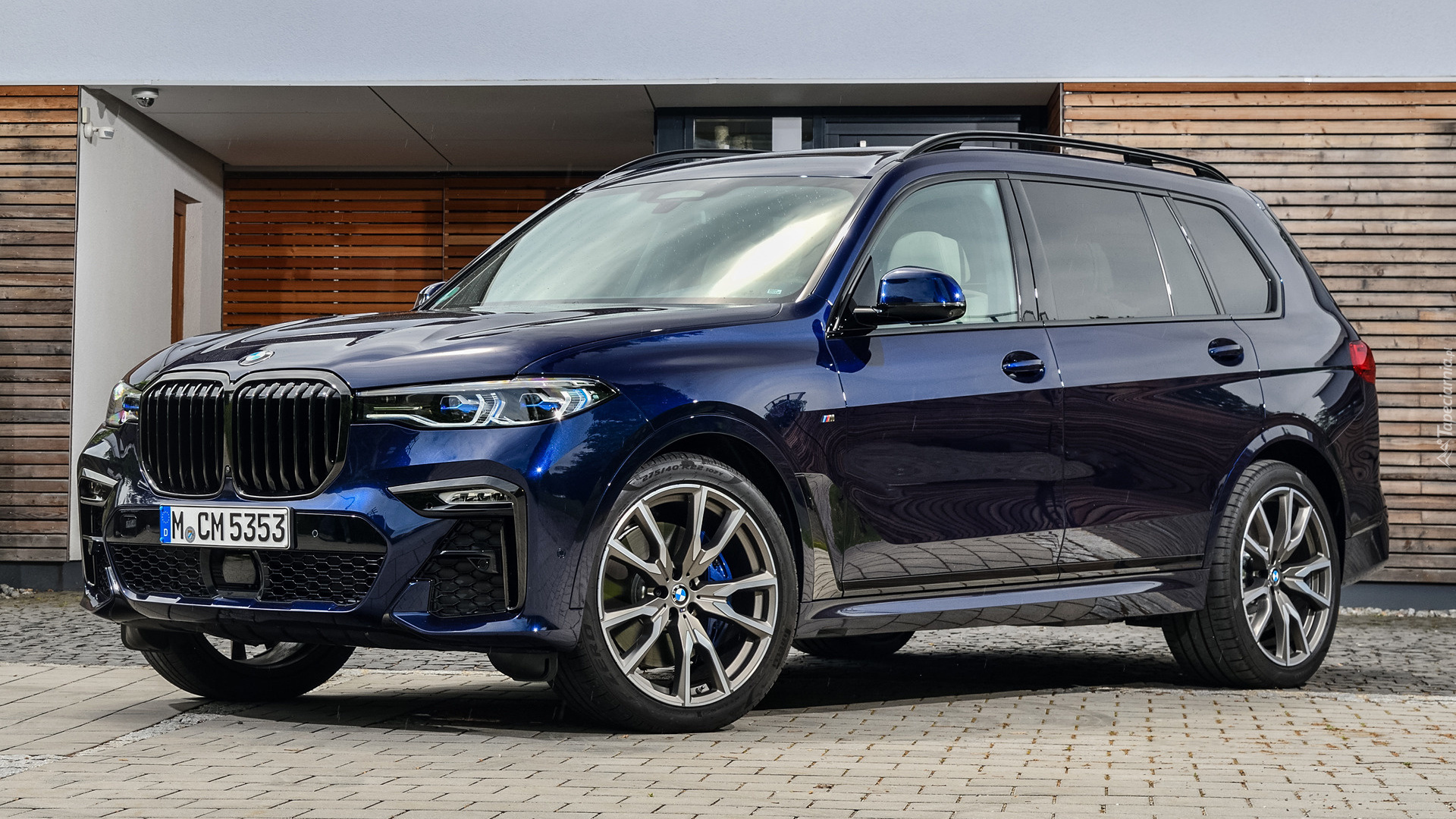 Granatowe, BMW X7 M50i