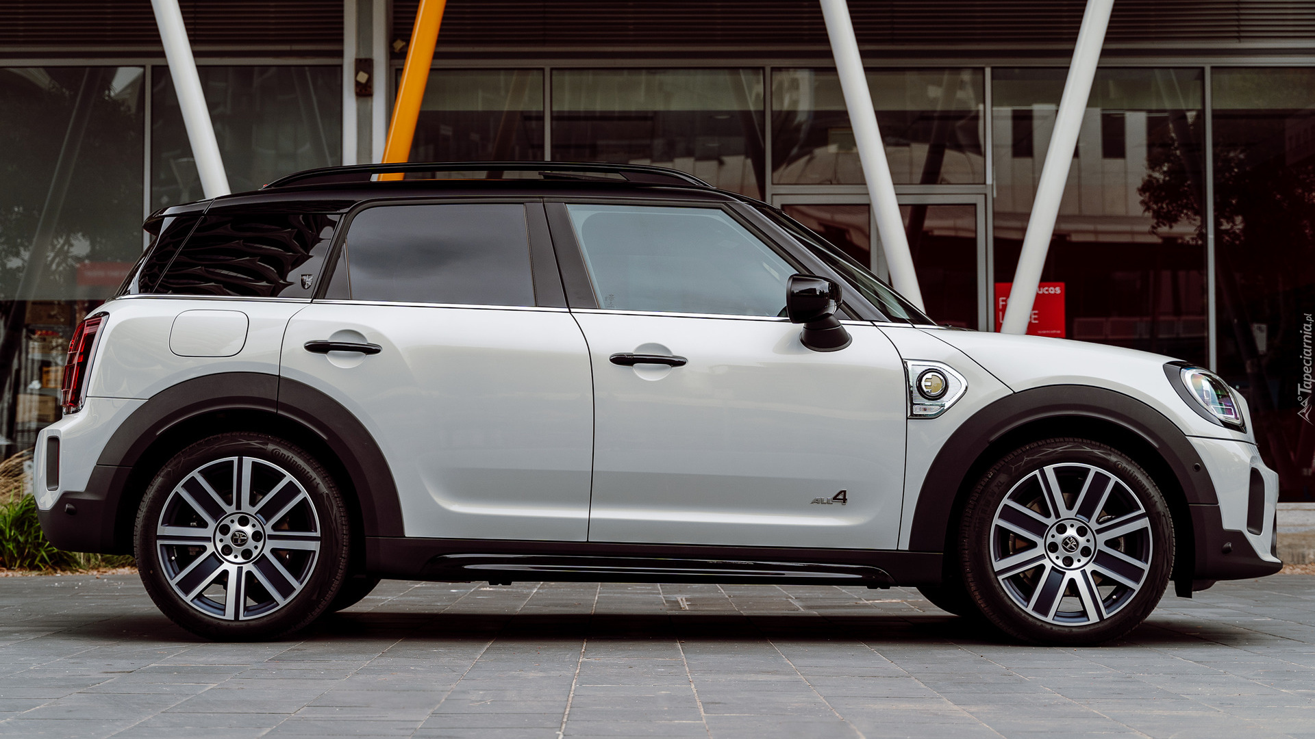 Mini Cooper S E Countryman, Bok