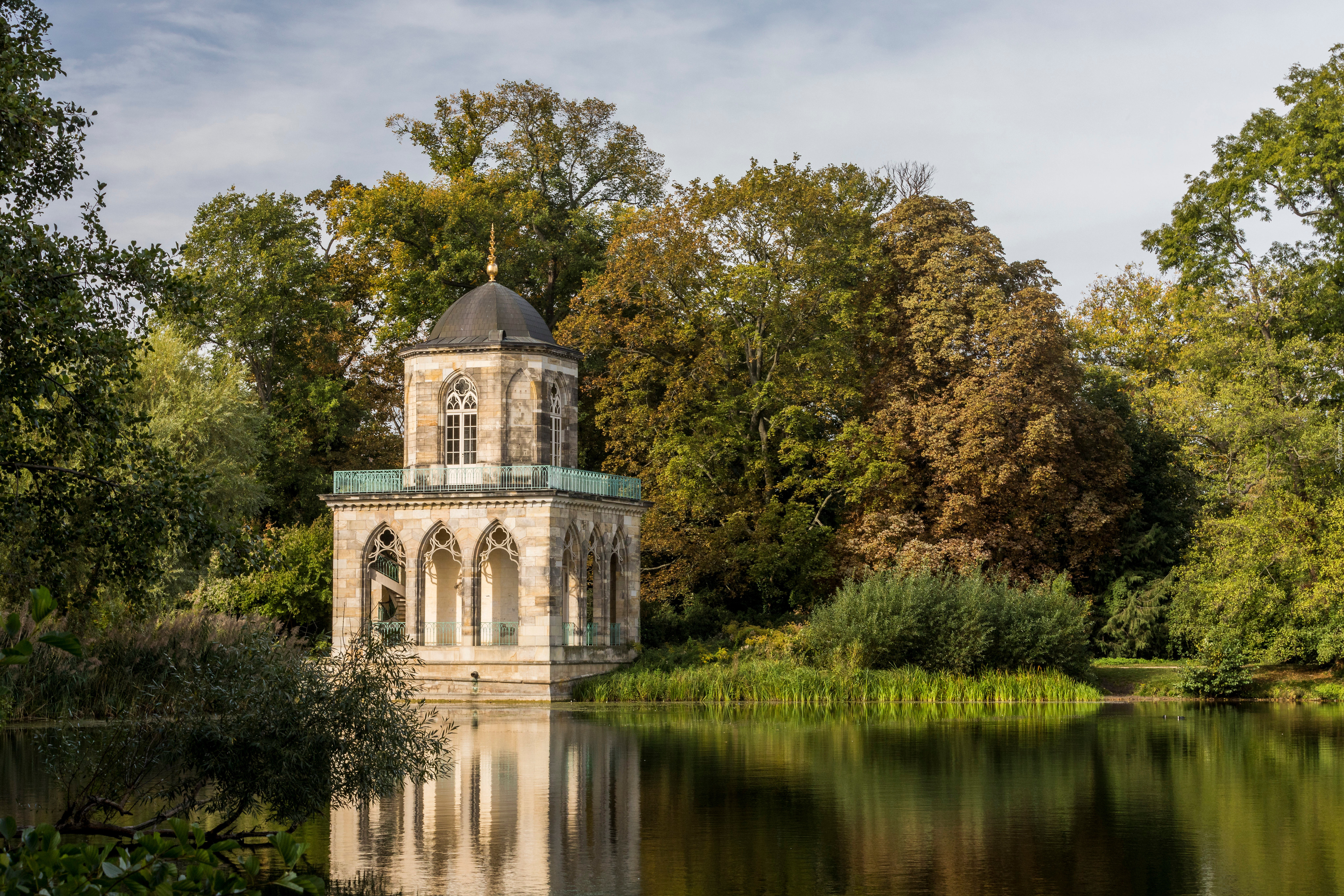 Niemcy, Poczdam, Jezioro Heiliger, Budynek, Gothic Library, Biblioteka, Park, Drzewa