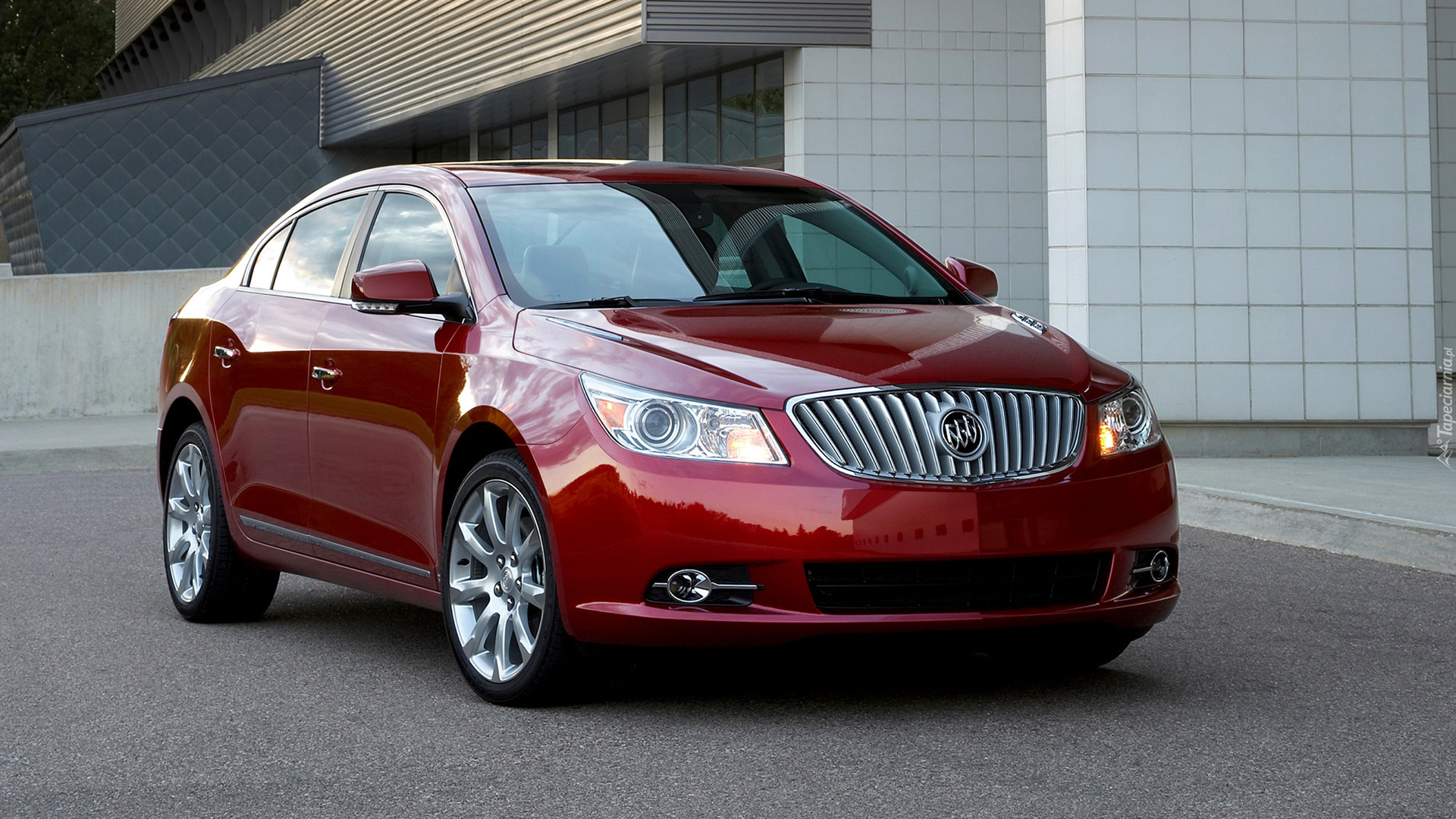 Czerwony, Buick LaCrosse