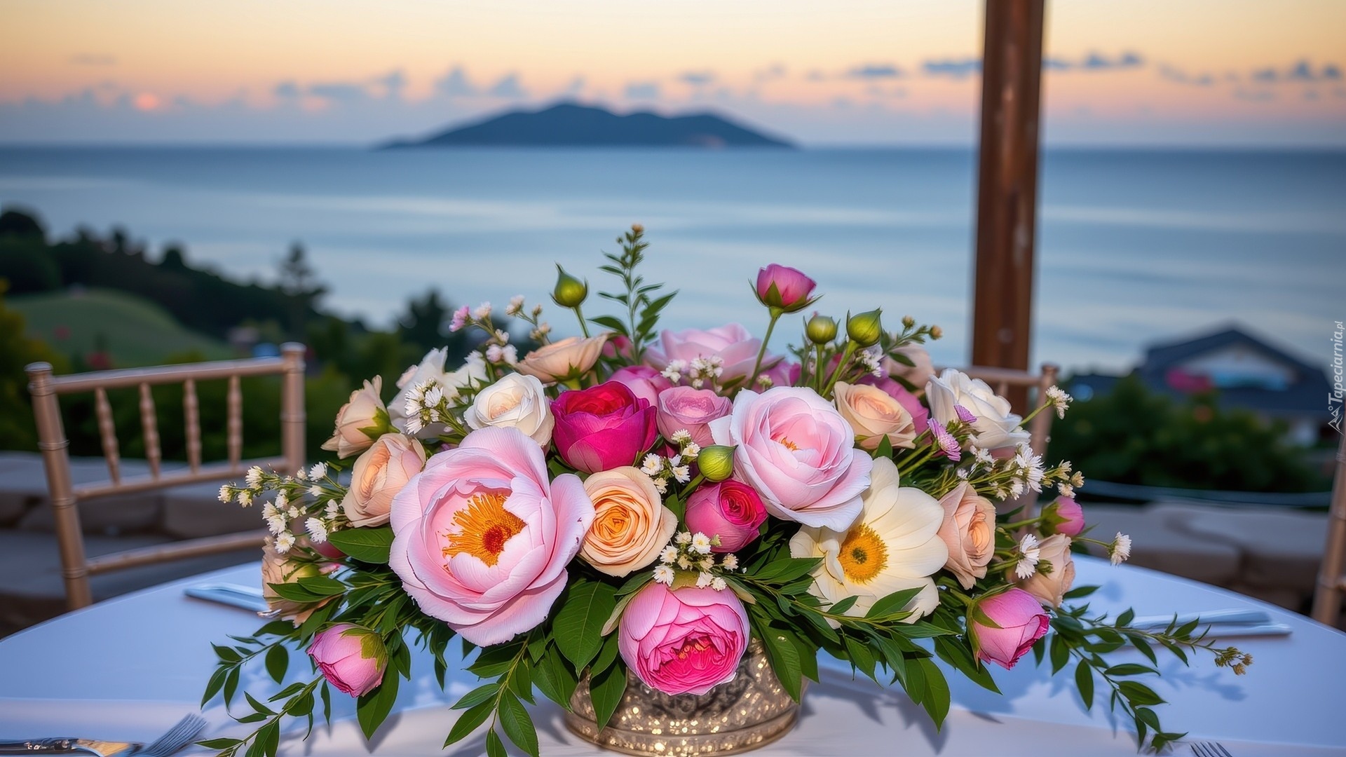 Bukiet, Kolorowe, Kwiaty, Róże, Stół, Wazon