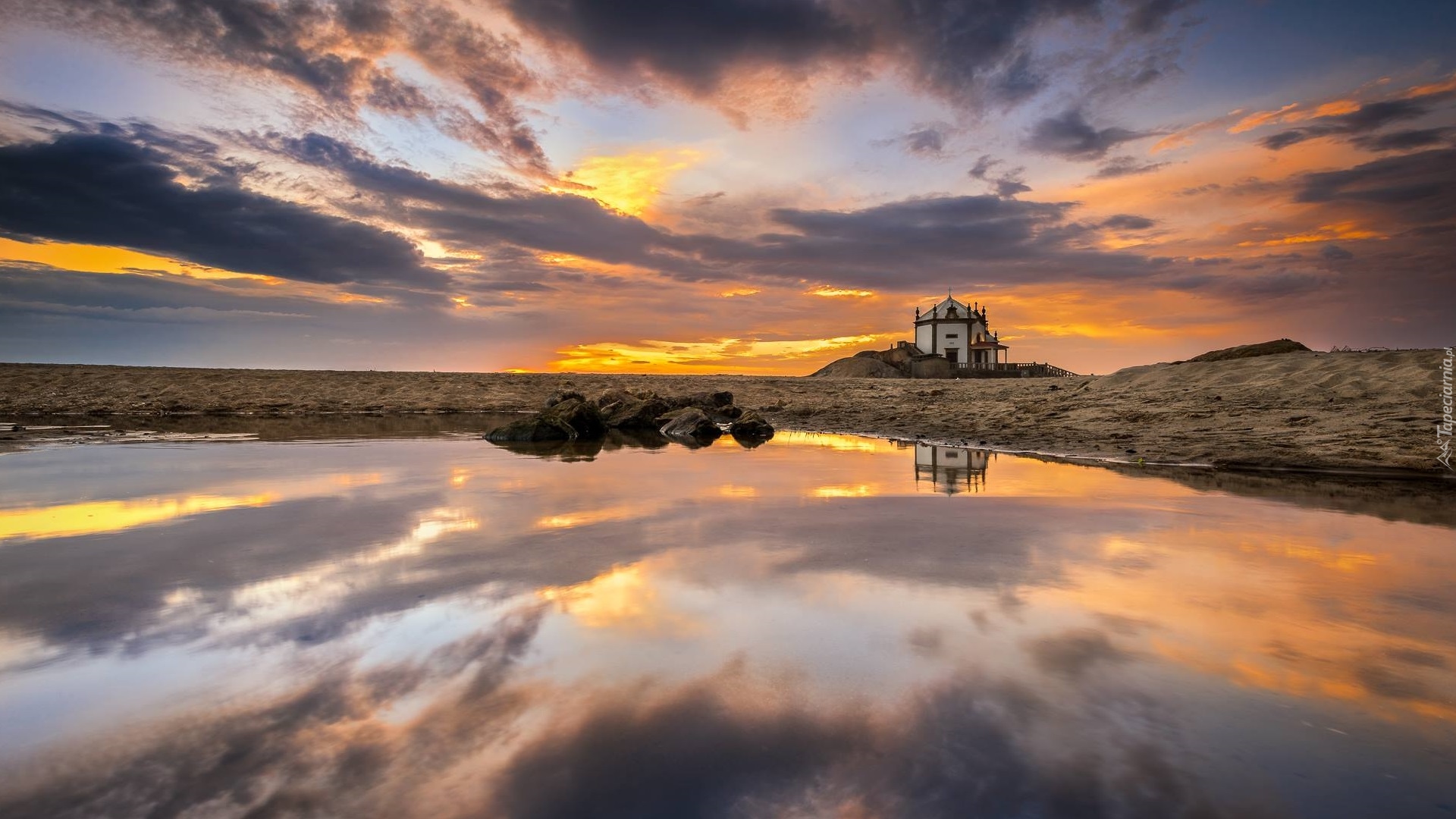 Portugalia, Miramar, Kapliczka, Kościół, Capela do Senhor da Pedra, Morze, Skały, Zachód słońca, Chmury