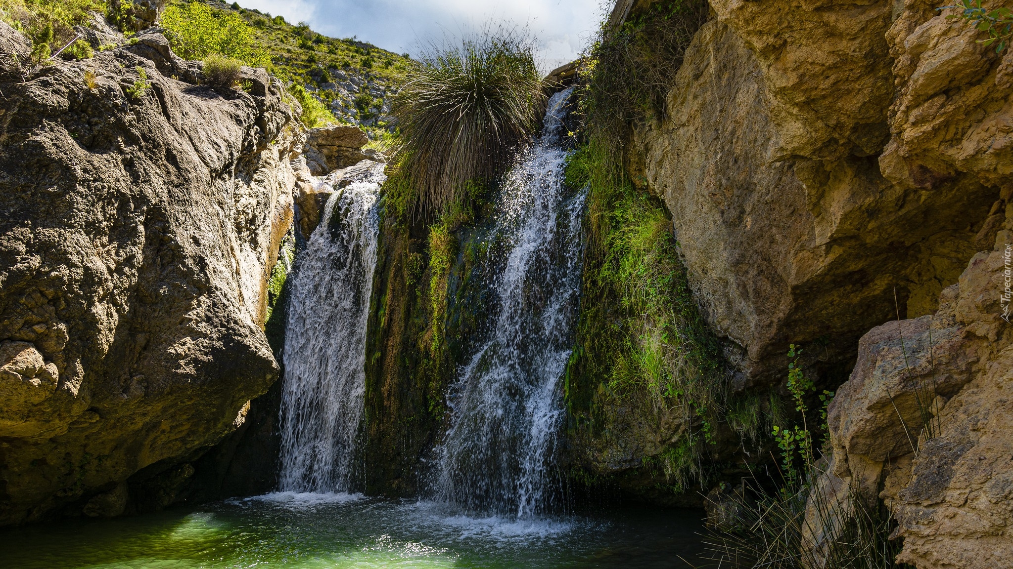 Skały, Wodospad, Cascada de Santiuste, Kępka, Trawy, Rośliny, Hiszpania