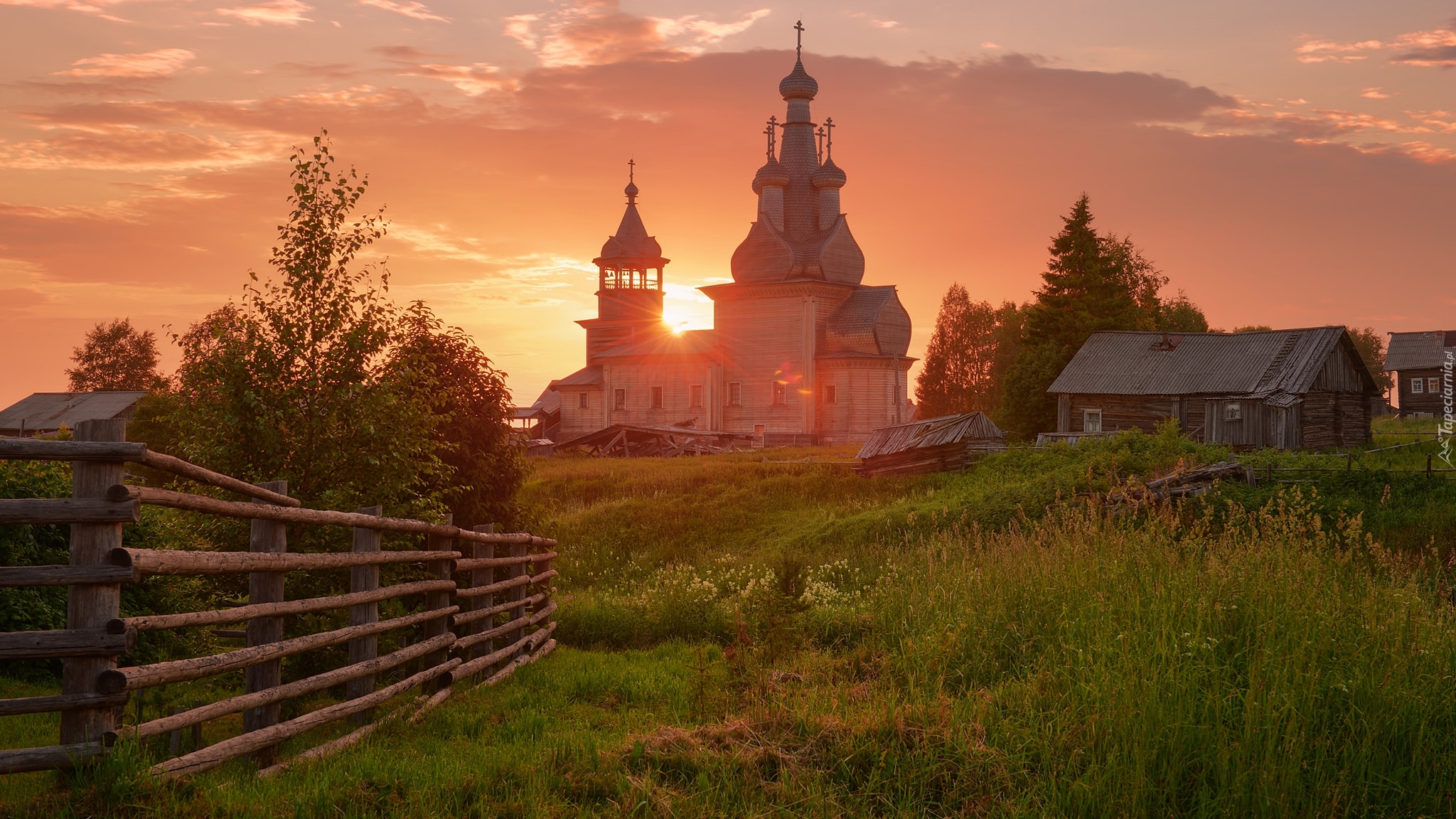 Cerkiew, Domy, Łąka, Płot, Wschód słońca