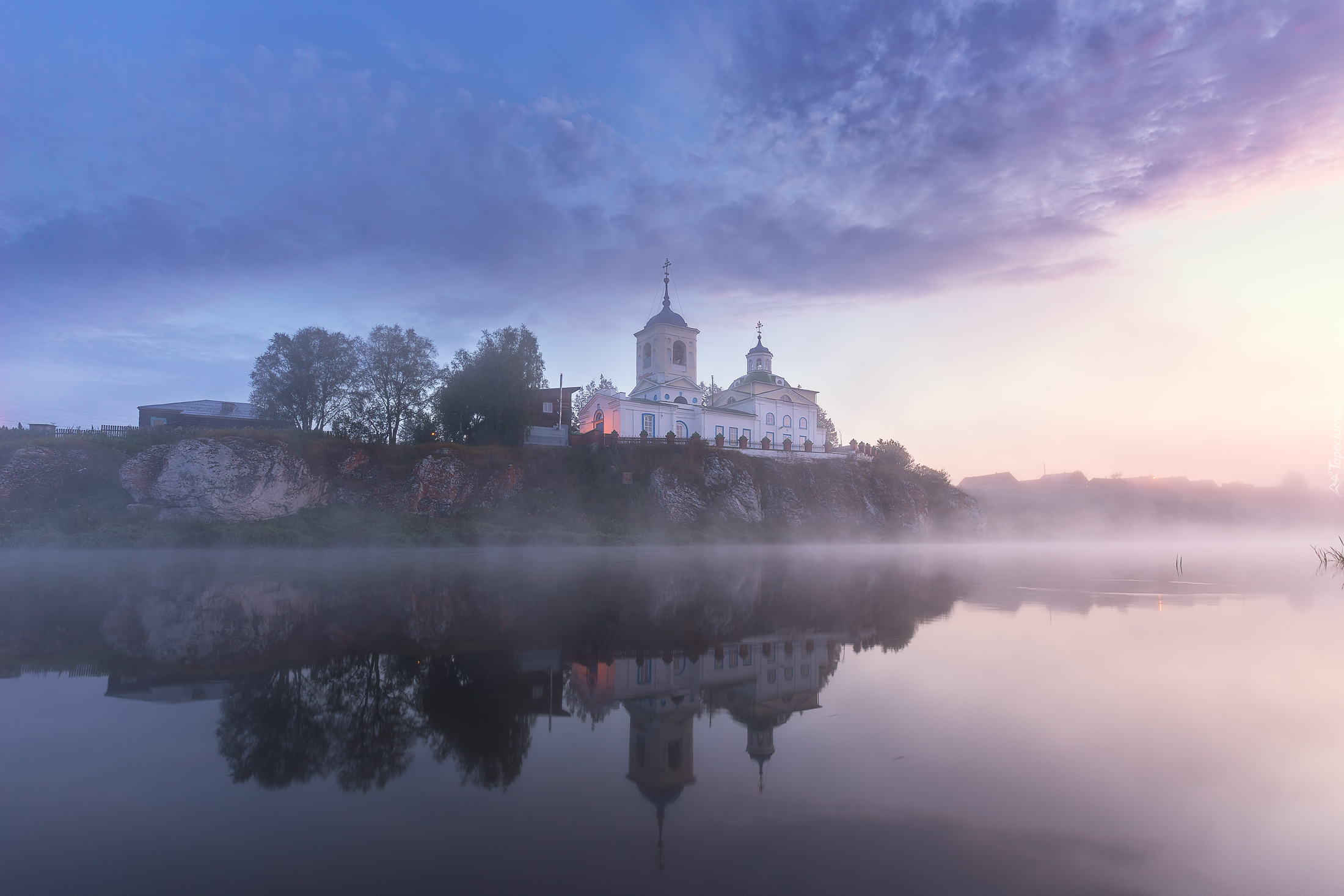 Rzeka, Drzewa, Cerkiew, Chmury, Mgła, Odbicie