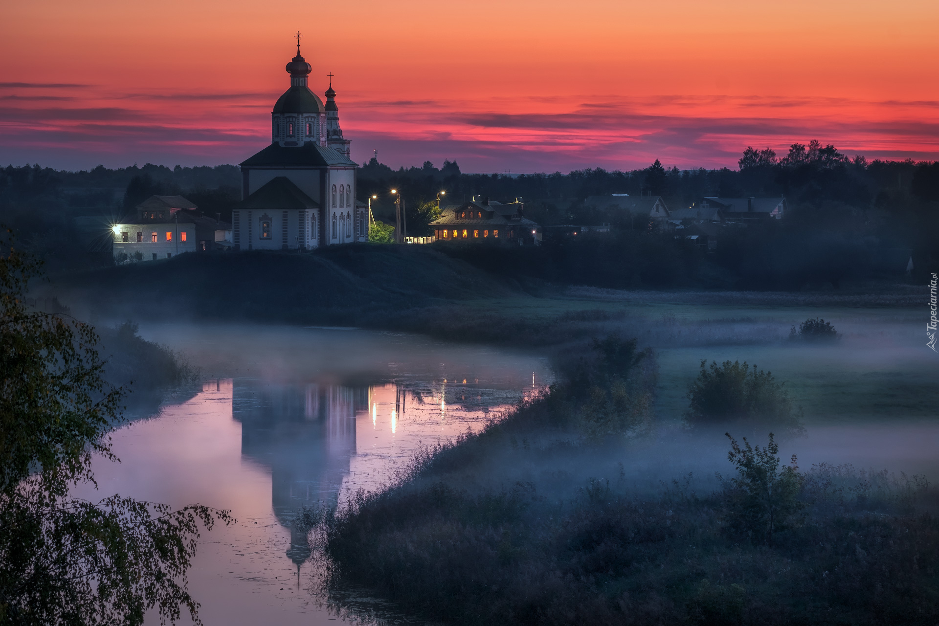 Zachód słońca, Mgła, Rzeka Kamienka, Drzewa, Trawa, Odbicie, Cerkiew św. Eliasza, Suzdal, Obwód włodzimierski, Rosja