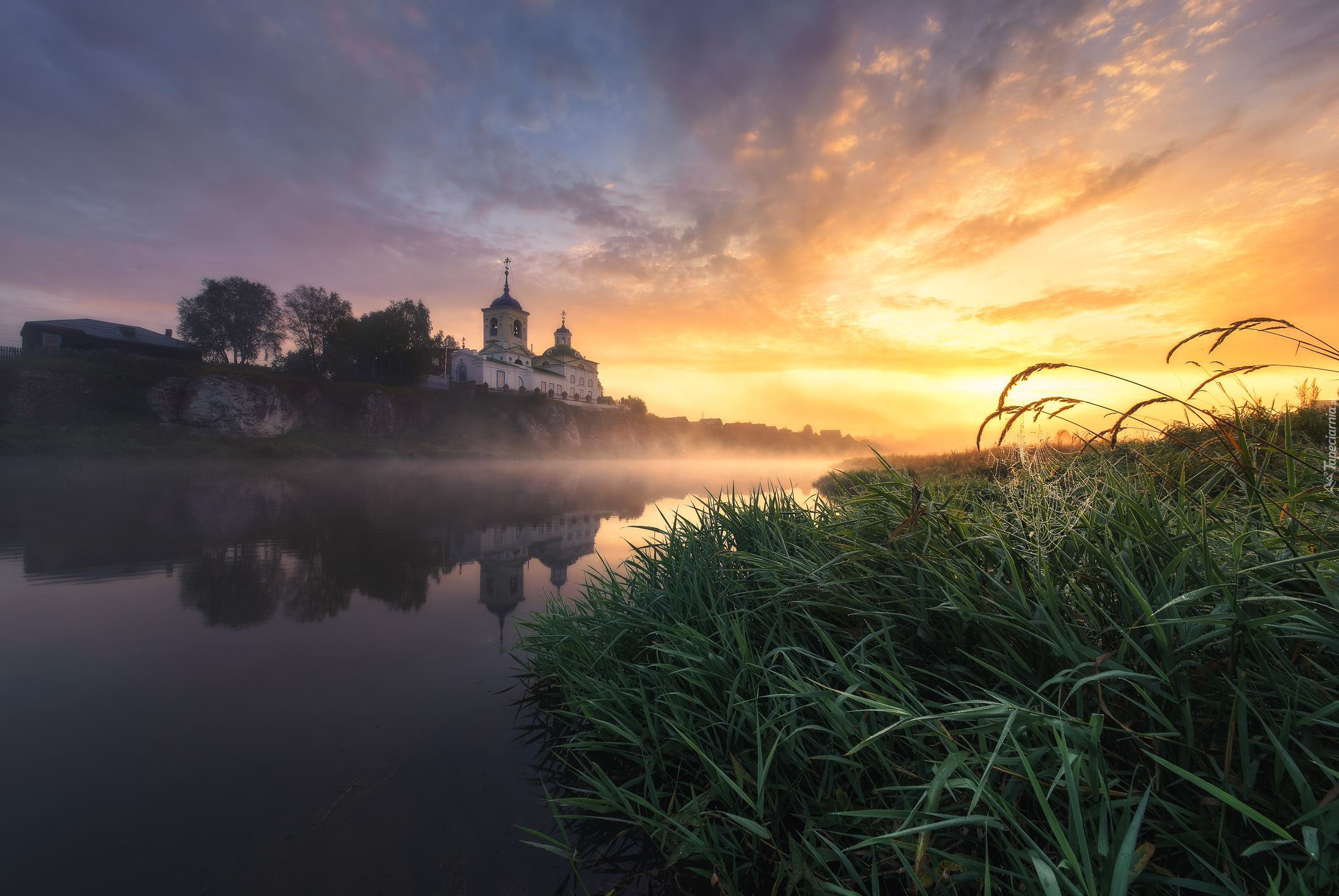 Rzeka, Cerkiew, Wschód słońca, Mgła, Trawy, Pajęczyna