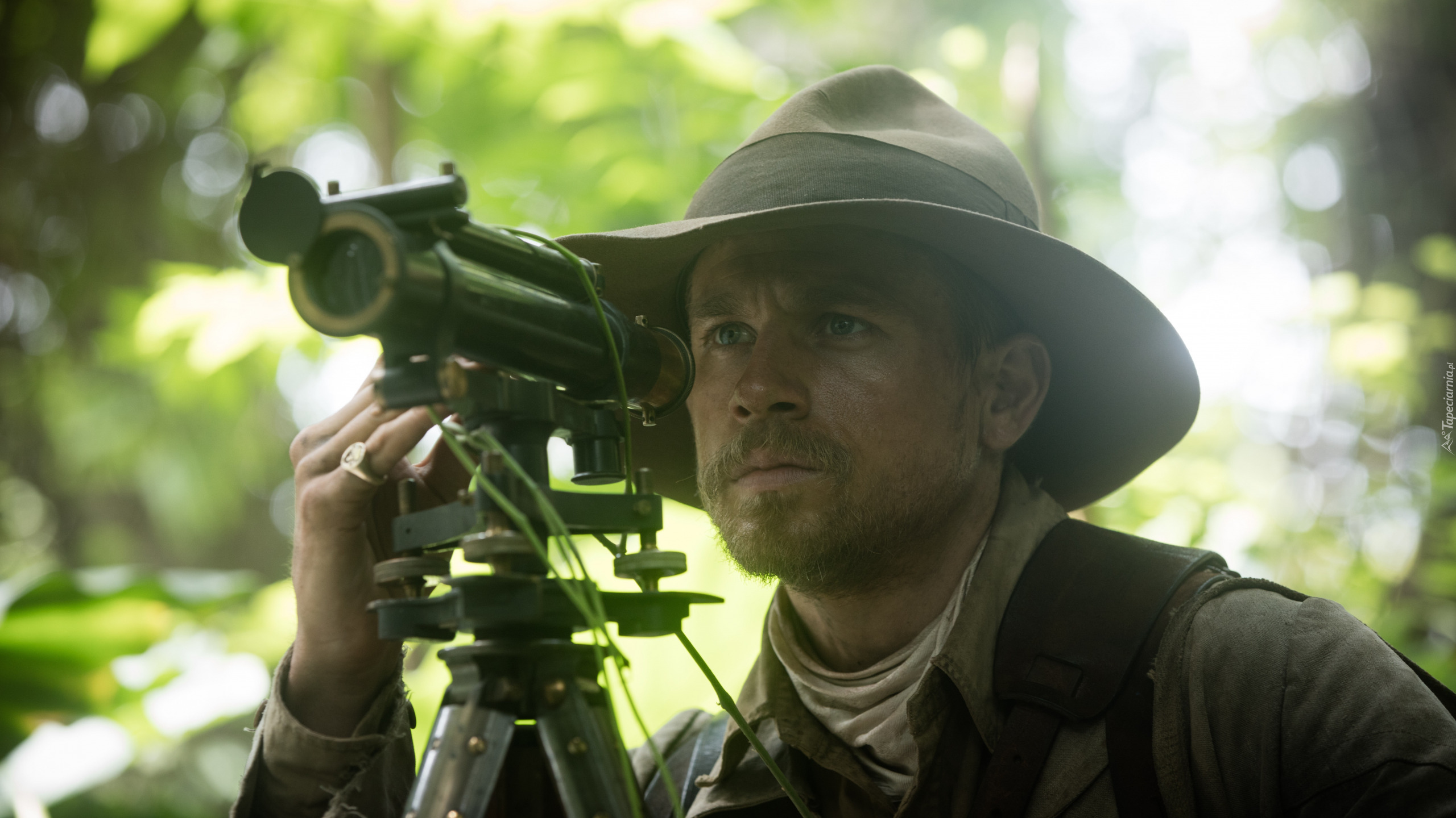 Film, Zaginione miasto Z, The Lost City of Z, Aktor, Charlie Hunnam,  Dżungla, Kapelusz, Luneta