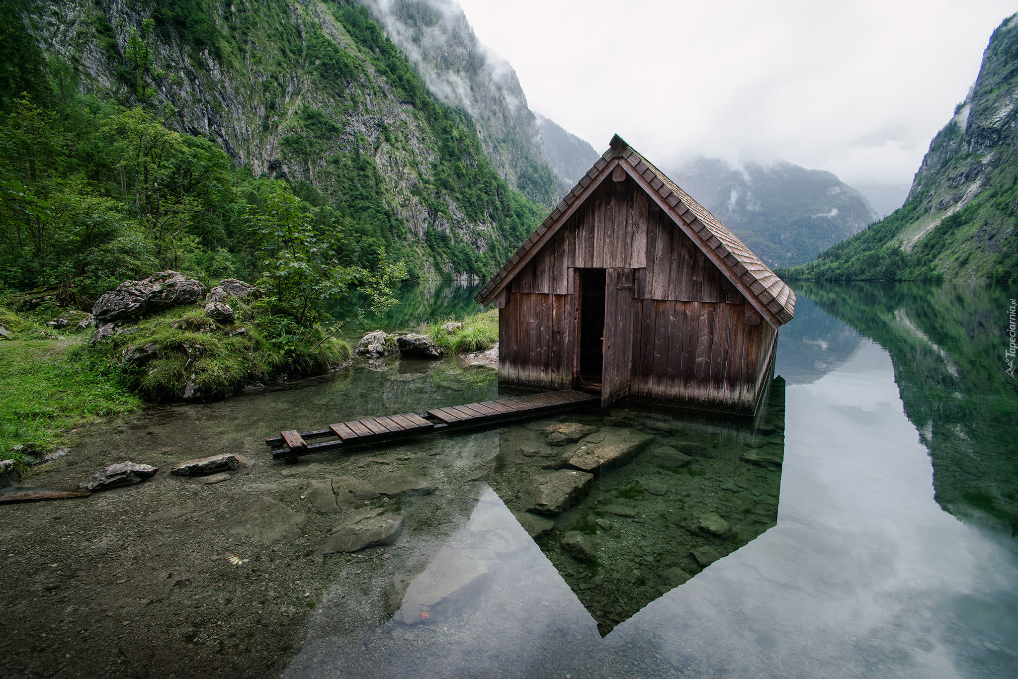 Niemcy, Bawaria, Park Narodowy Berchtesgaden, Dom, Jezioro Obersee, Kamienie, Góry Alpy, Drzewa, Mgła