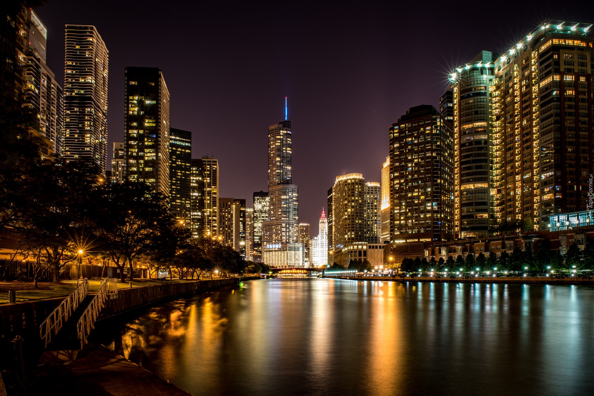 Stany Zjednoczone, Stan Illinois, Chicago, Miasto nocą, Rzeka Chicago, Wieżowce, Willis Tower