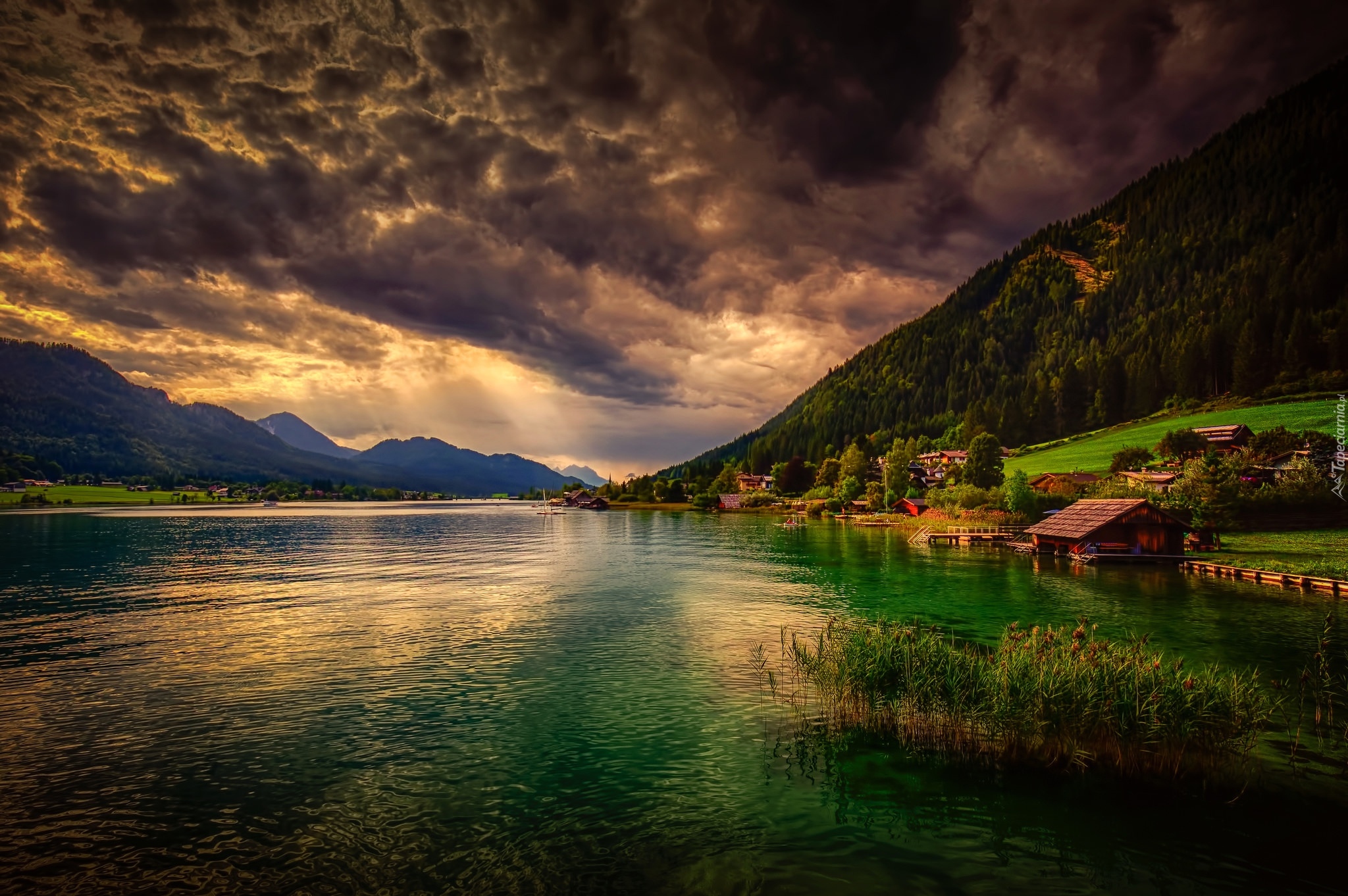 Austria, Karyntia, Góry Alpy Gailtalskie, Jezioro Weissensee, Chmury