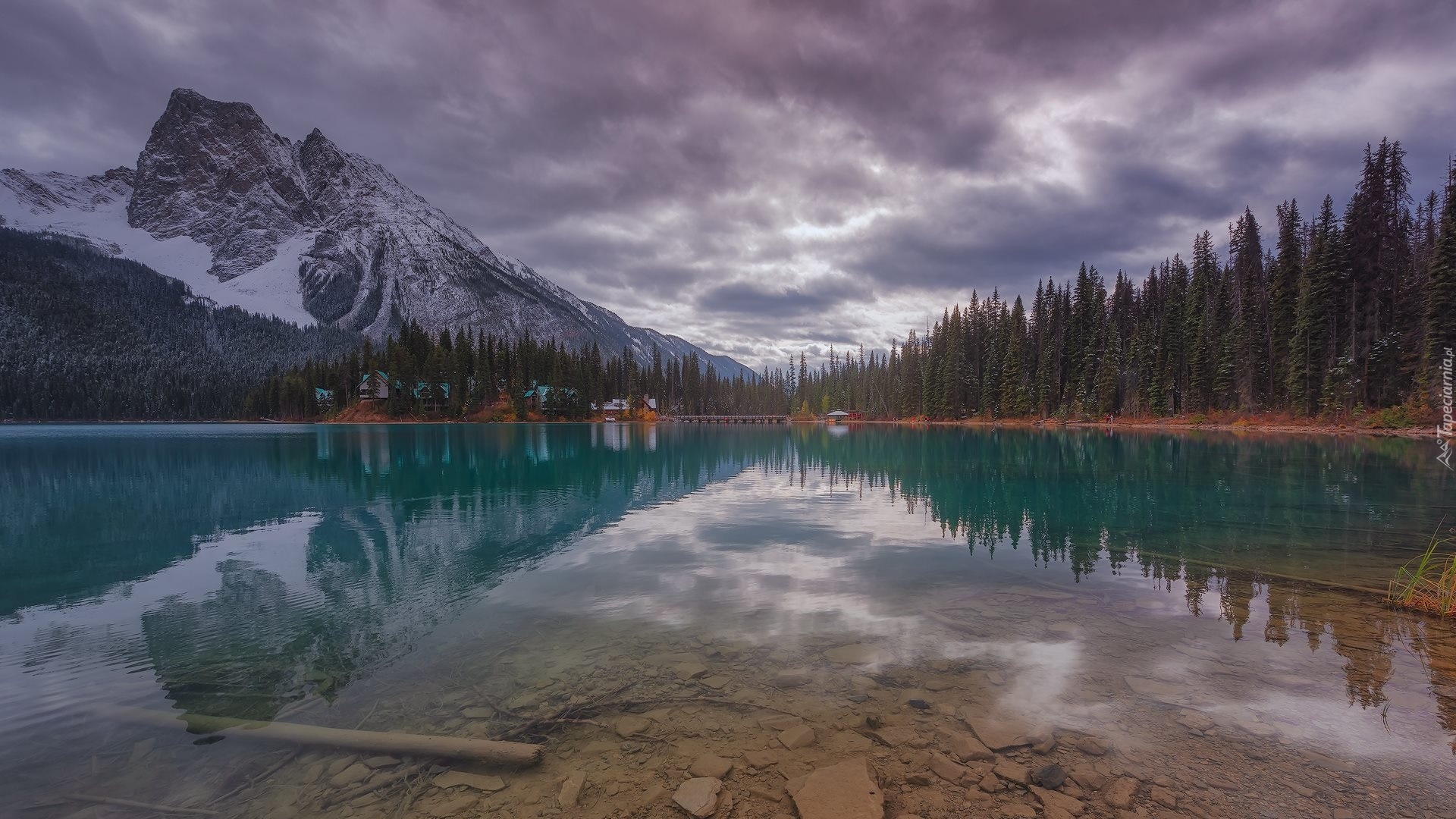 Góry, Jezioro, Emerald Lake, Las, Drzewa, Chmury, Park Narodowy Yoho, Kolumbia Brytyjska, Kanada