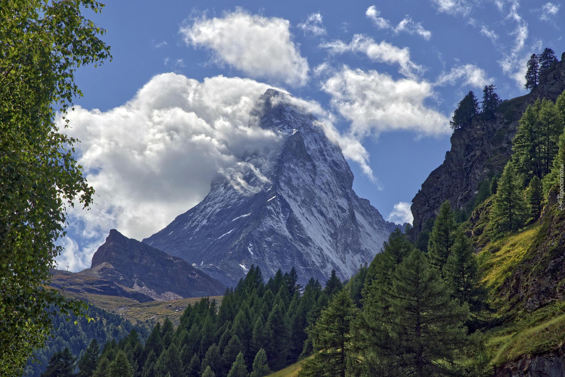 Góry, Alpy Pennińskie, Szczyt Matterhorn, Chmury, Drzewa, Szwajcaria