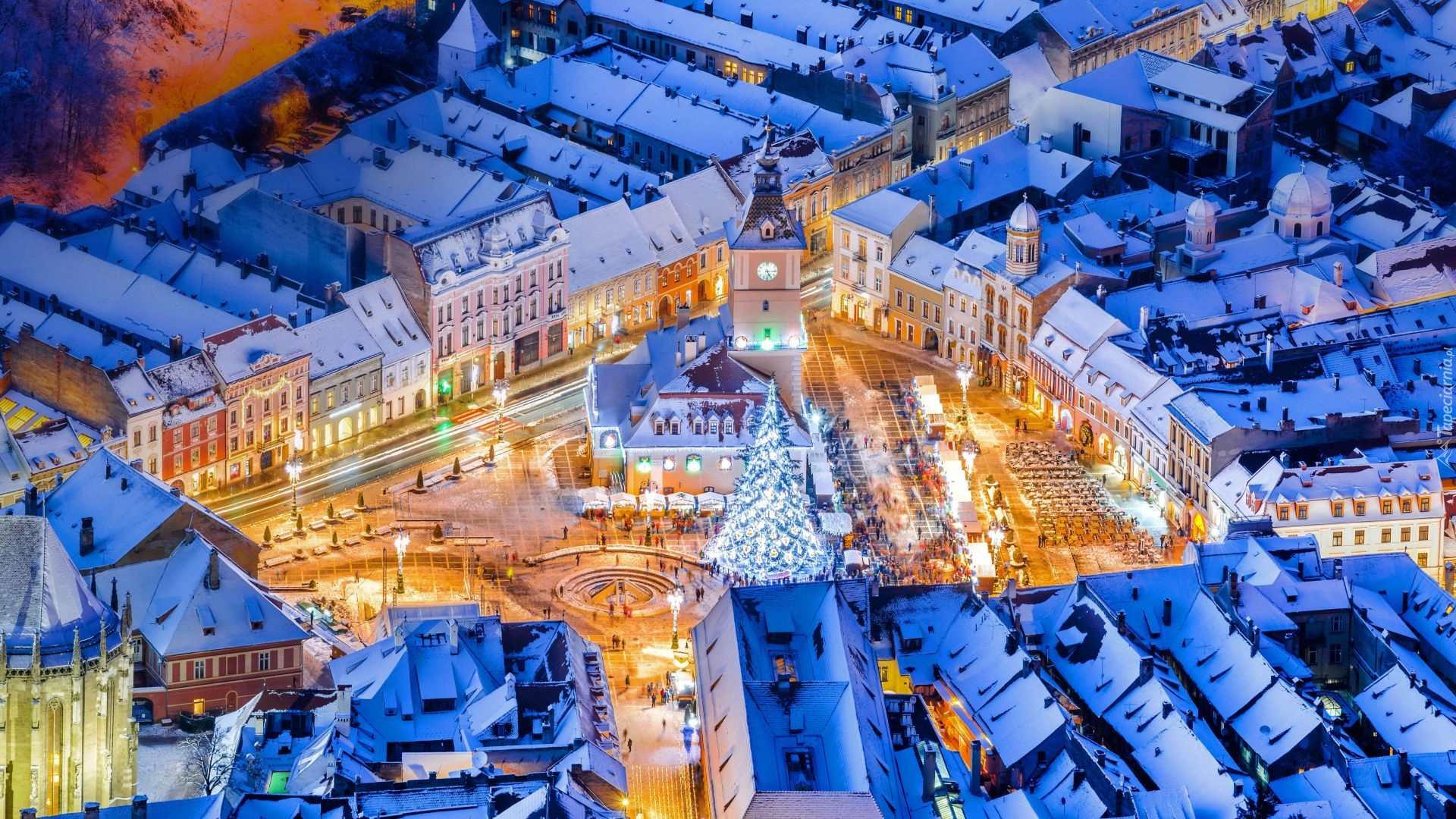 Rumunia, Braszów, Stare Miasto, Ratusz, Domy, Choinka, Boże Narodzenie, Noc, Śnieg, Zima
