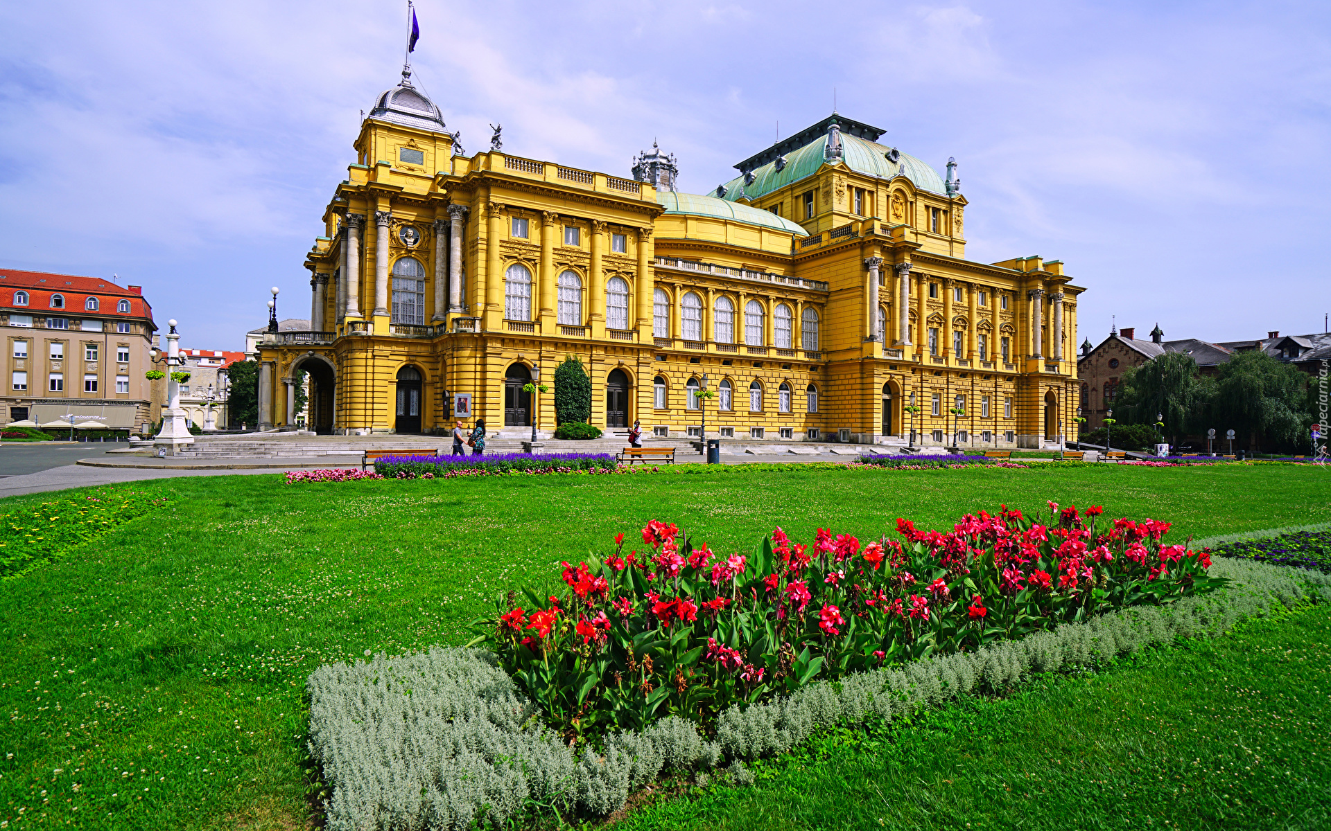 Chorwacja, Zagrzeb, Teatr, Chorwacki Teatr Narodowy, Trawnik, Kwiaty