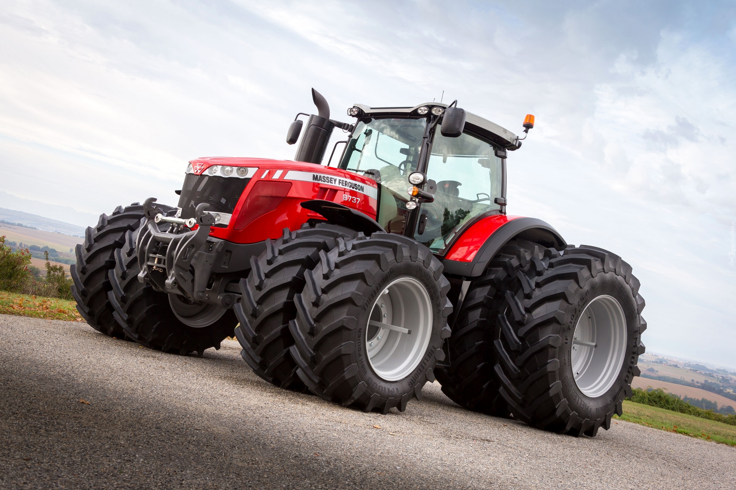 Ciągnik rtolniczy, Massey Ferguson 8737