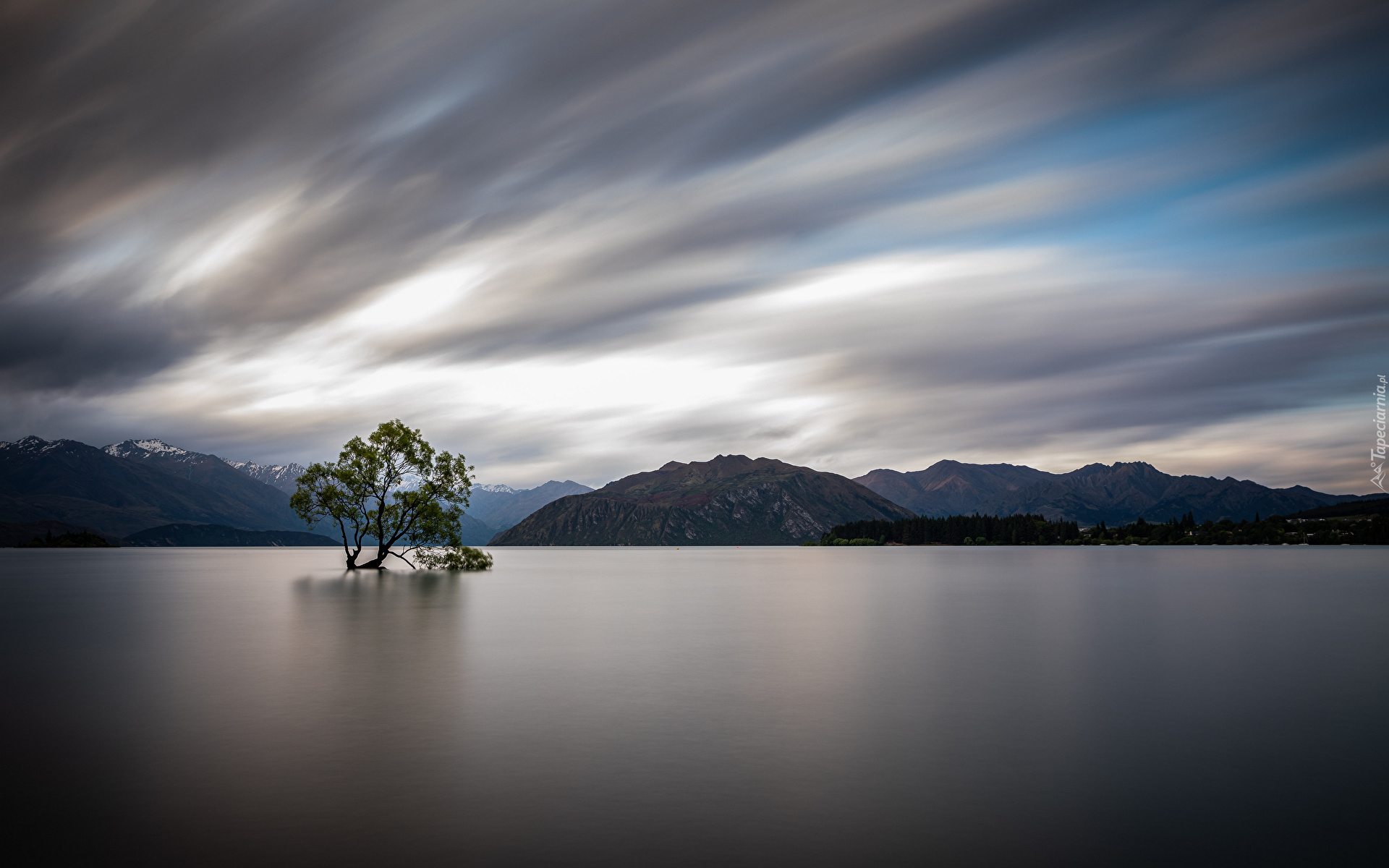 Góry, Jezioro, Lake Wanaka, Drzewo, Chmury, Nowa Zelandia