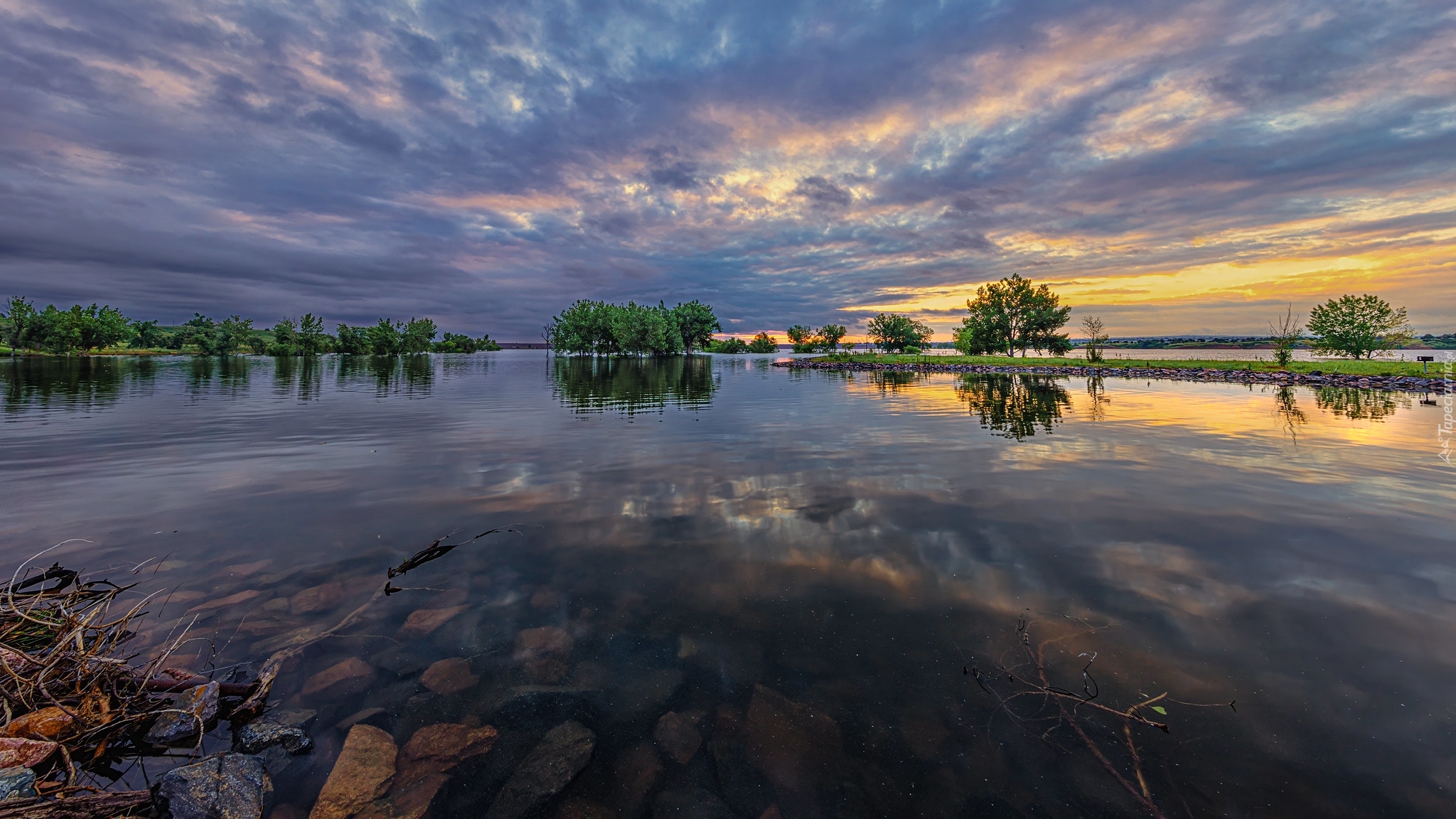 Stany Zjednoczone, Kolorado, Park stanowy, Chatfield State Park, Jezioro, Chatfield Lake, Chmury, Drzewa