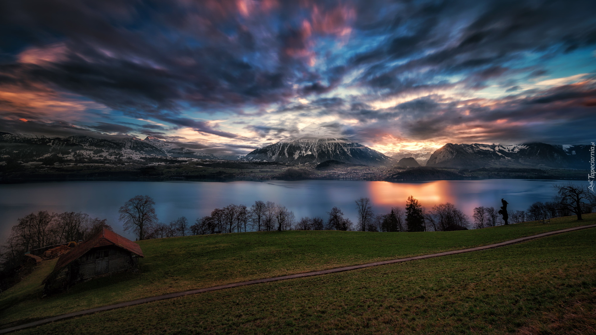 Jezioro Thunersee, Góry, Alpy, Domek, Droga, Drzewa, Chmury, Gmina Sigriswil, Kanton Berno, Szwajcaria