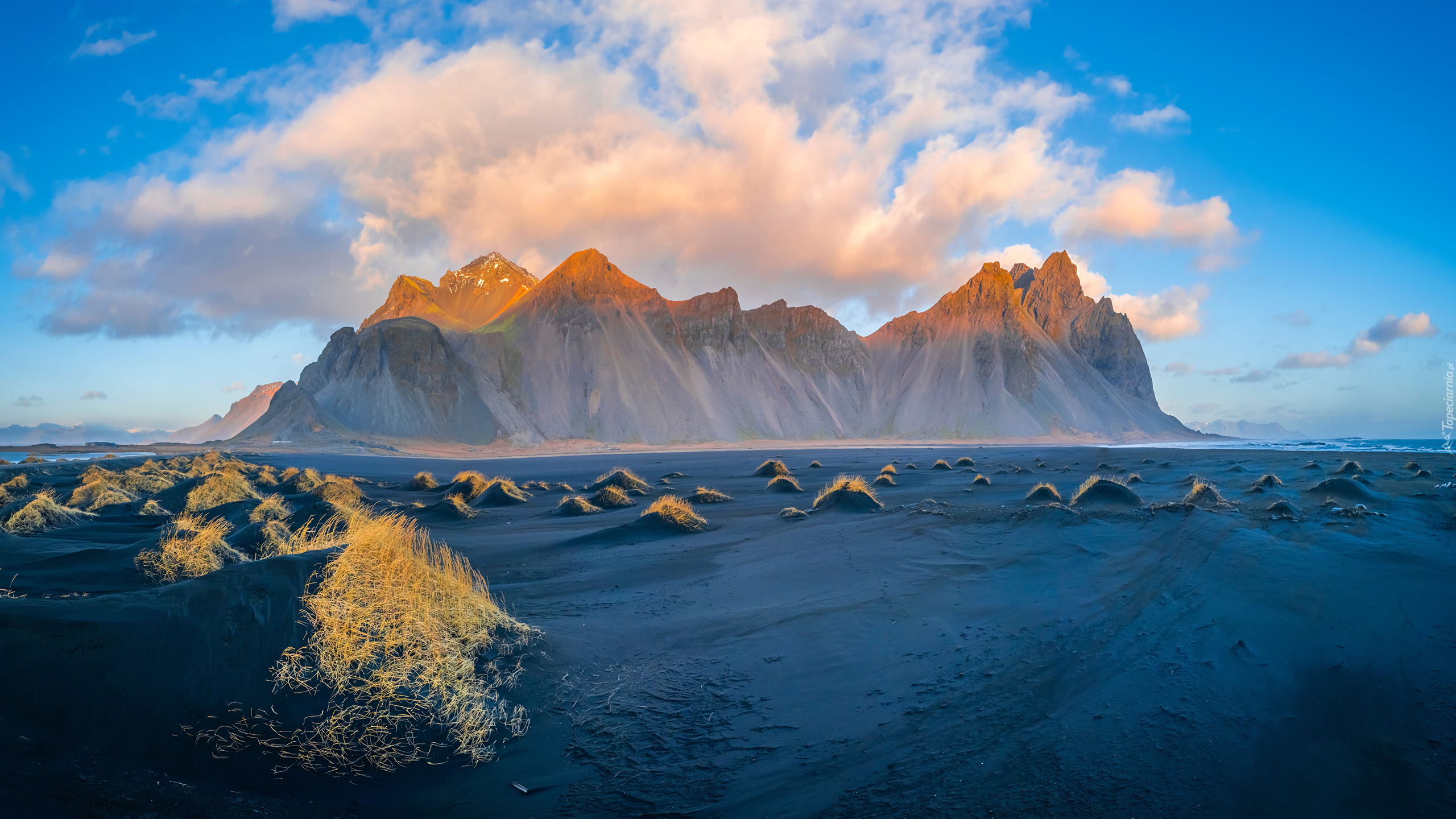 Islandia, Góry, Vestrahorn, Plaża, Kępki, Trawy