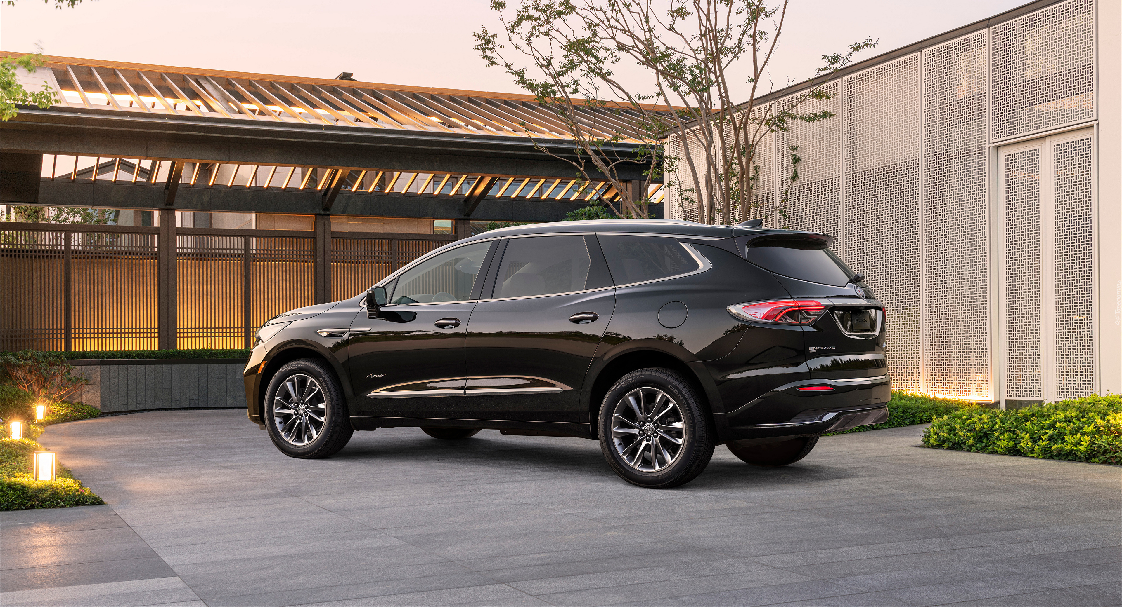 Buick Enclave, Czarny