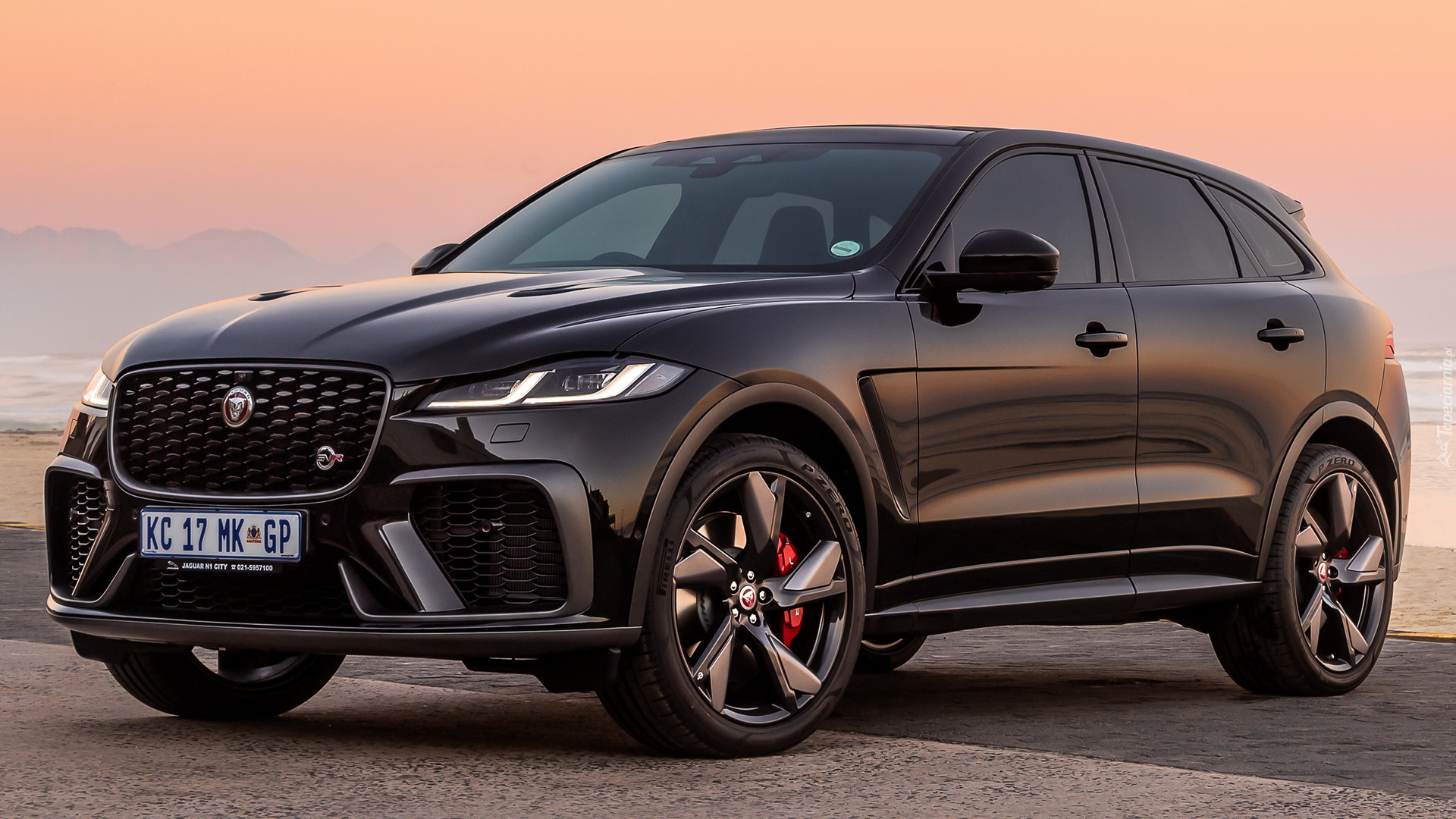 Czarny, Jaguar F-Pace SVR