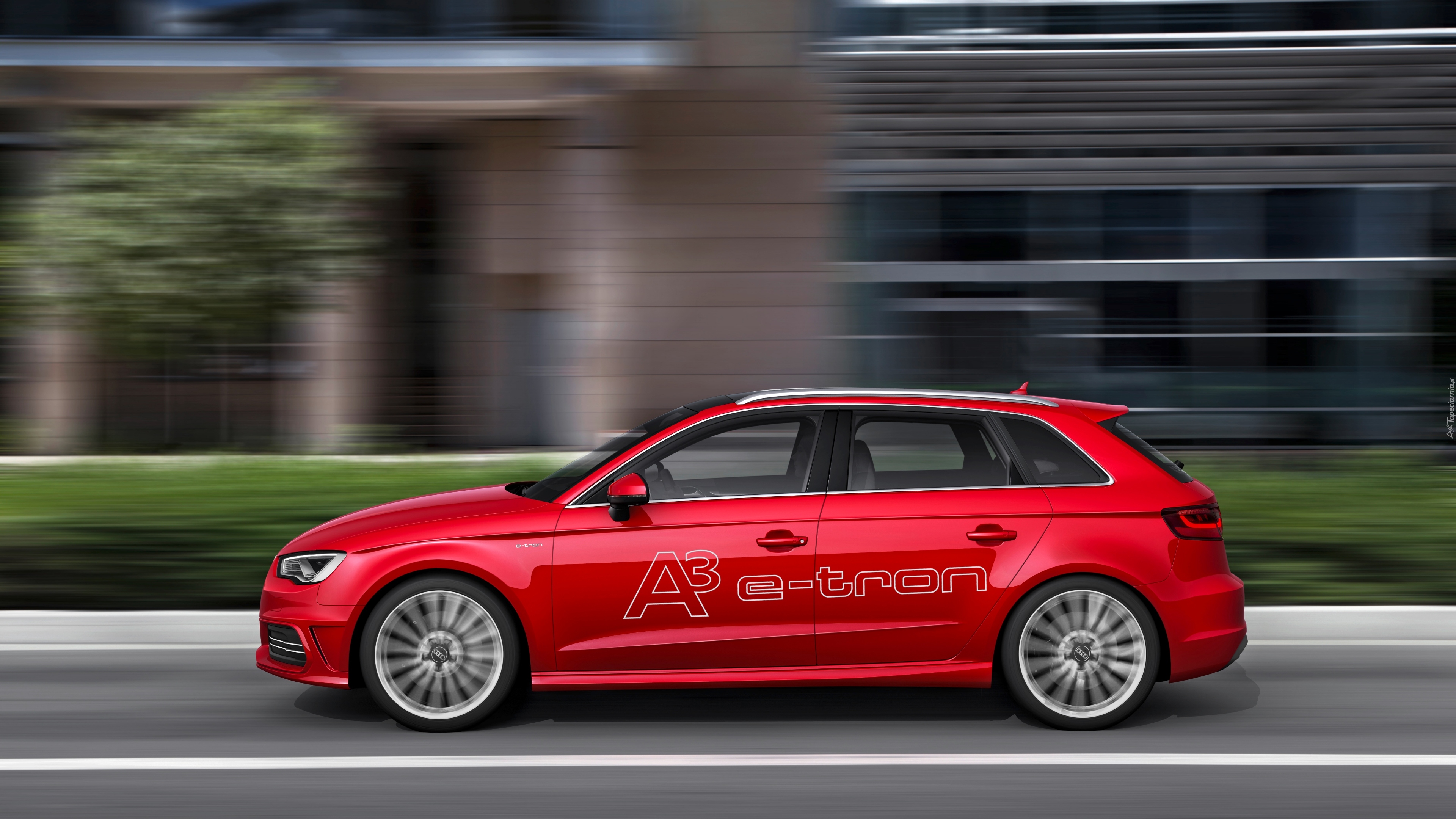 Czerwone, Audi A3 e-tron
