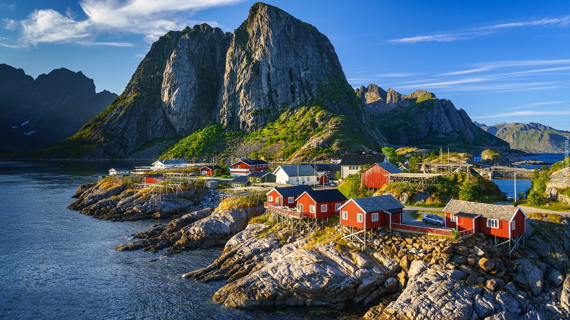 Norwegia, Lofoty, Wyspa Moskenesoya, Wieś Hamnoy, Morze Norweskie, Domy, Góry