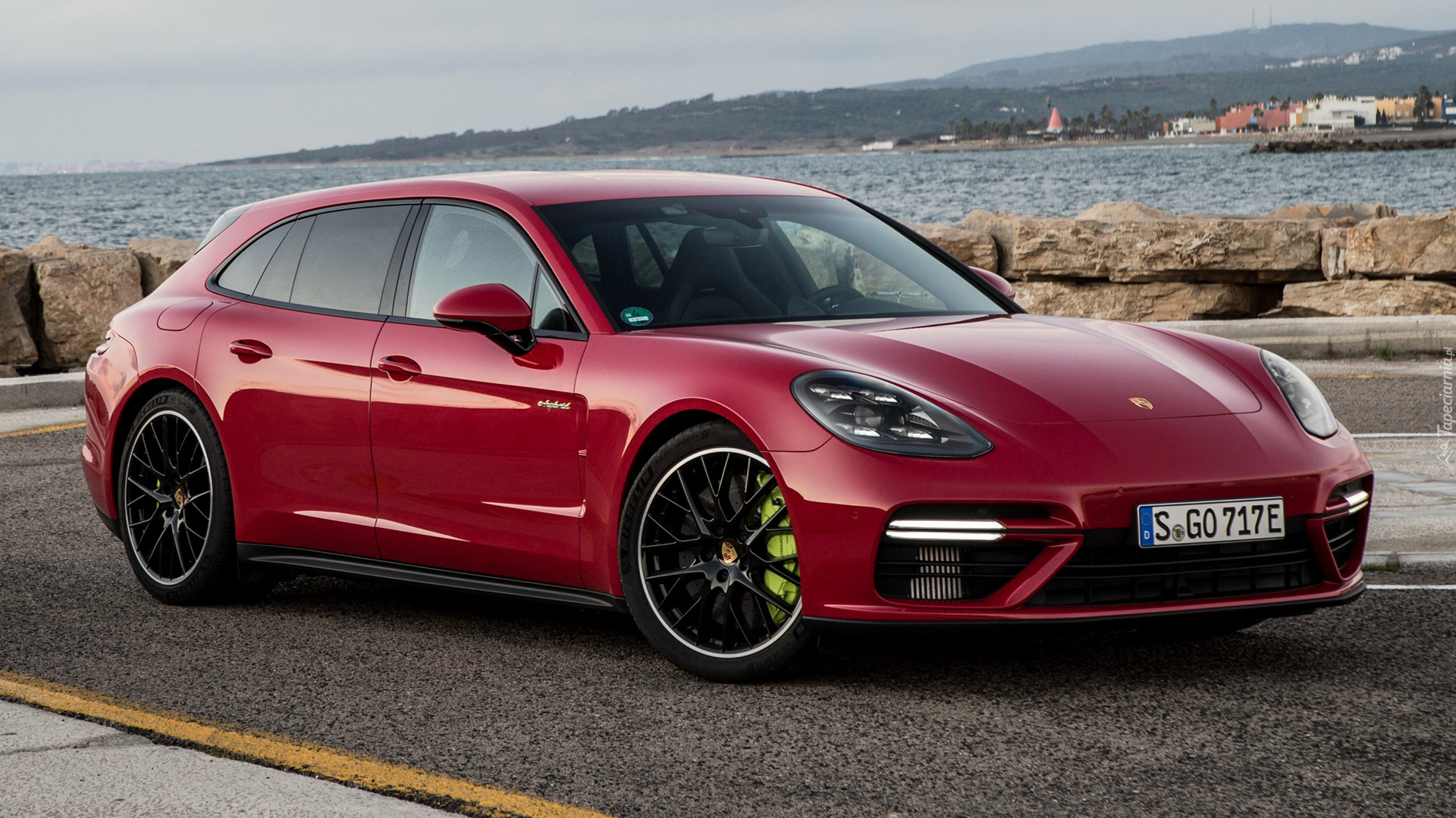 Czerwone, Porsche Panamera Turbo, 2017