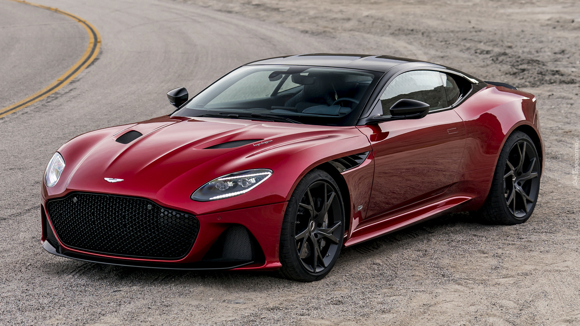 Czerwony, Aston Martin DBS Superleggera, Przód