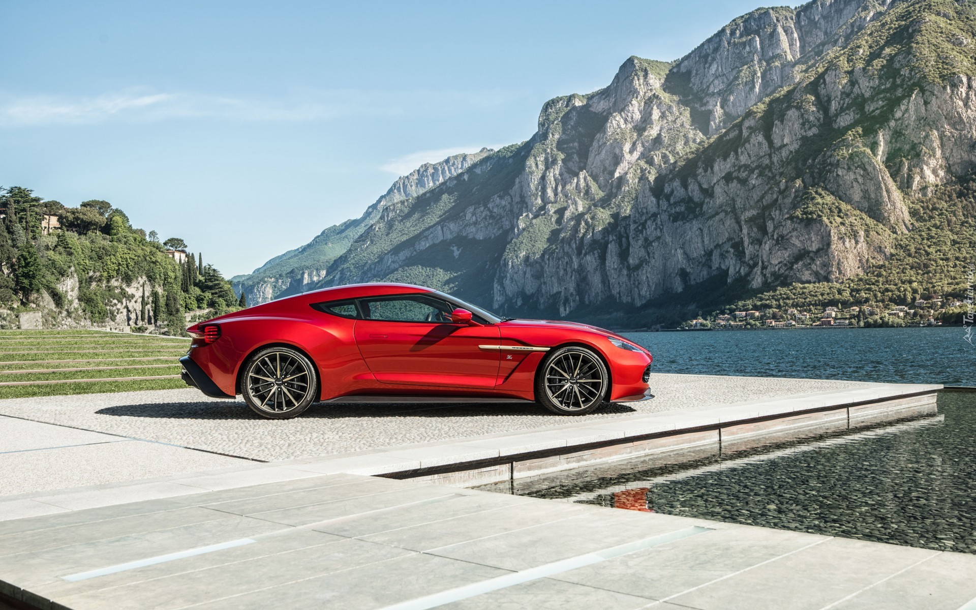Czerwony, Aston Martin Vanquish, Góry, Jezioro