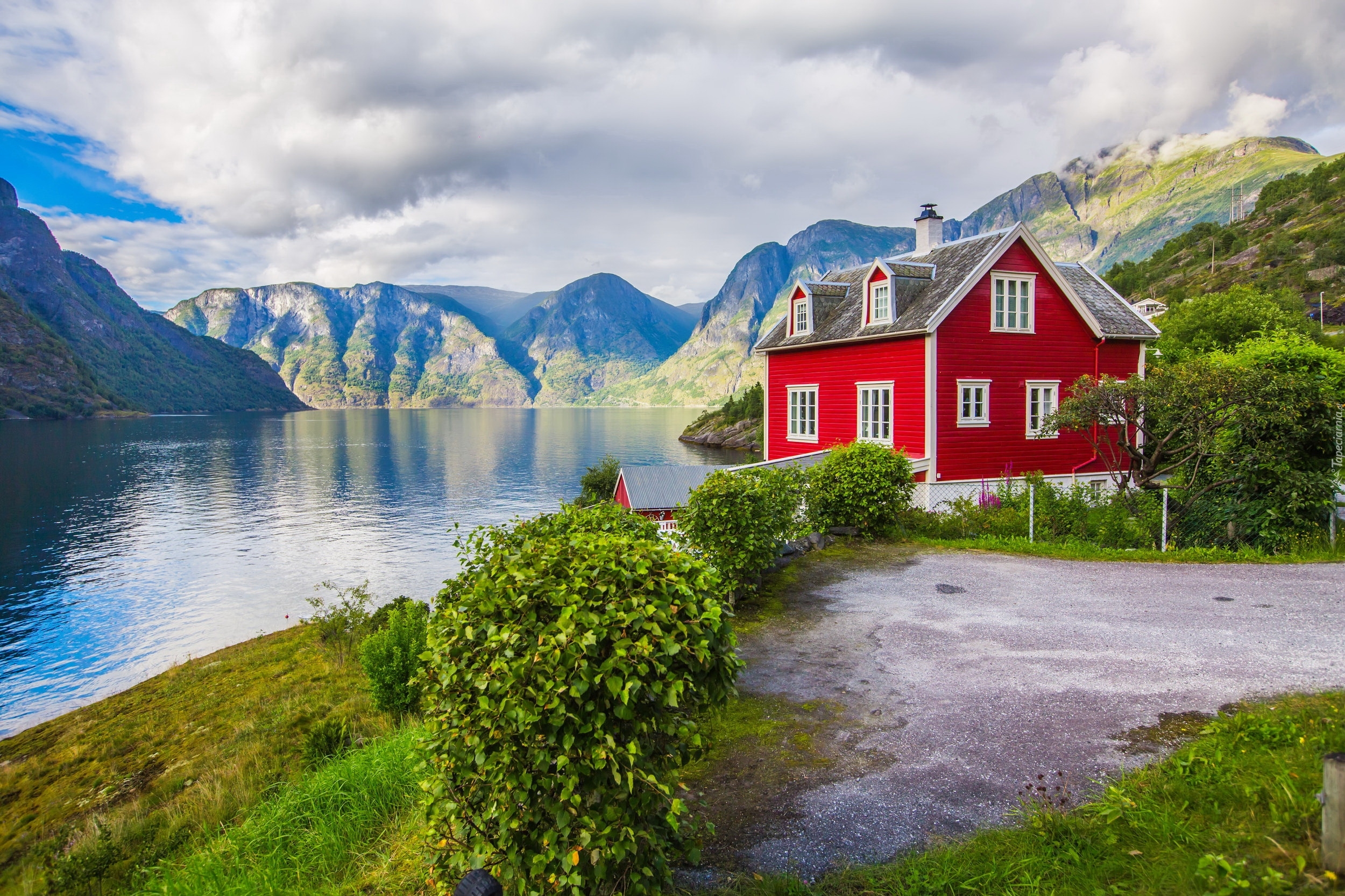 Norwegia, Fiord Sognefjorden, Góry, Czerwony, Dom