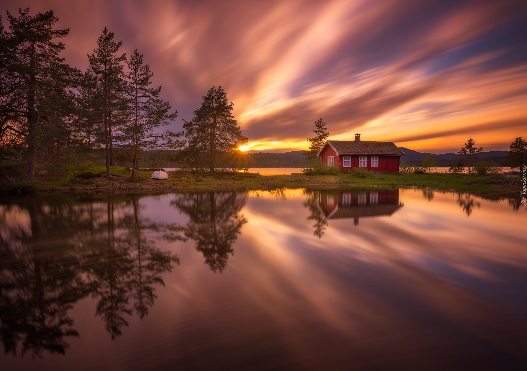 Zachód słońca, Jezioro Vaeleren, Chmury, Czerwony, Dom, Drzewa, Odbicie, Gmina Ringerike, Norwegia