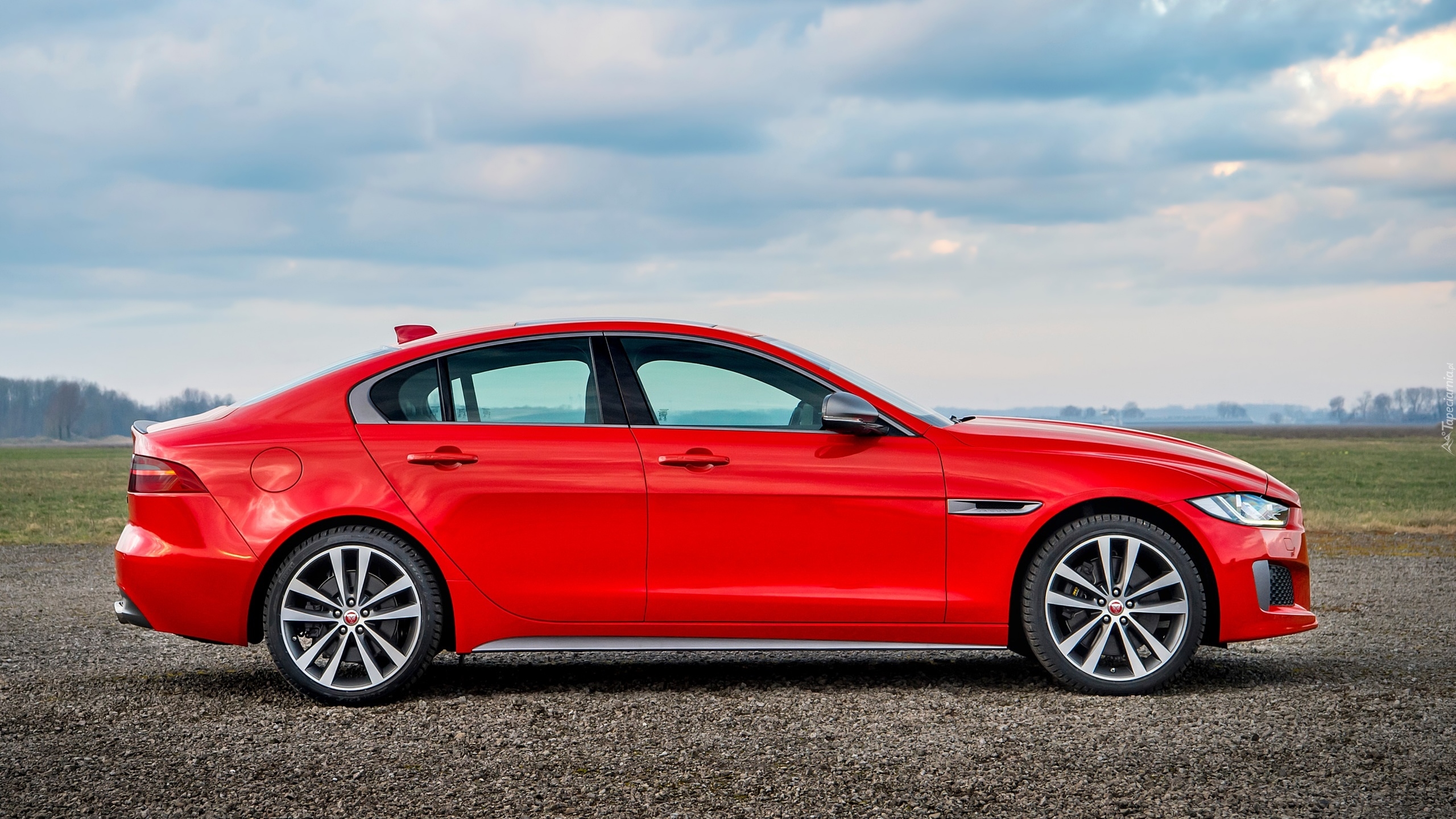 Czerwony, Jaguar XE 300 Sport, Sedan