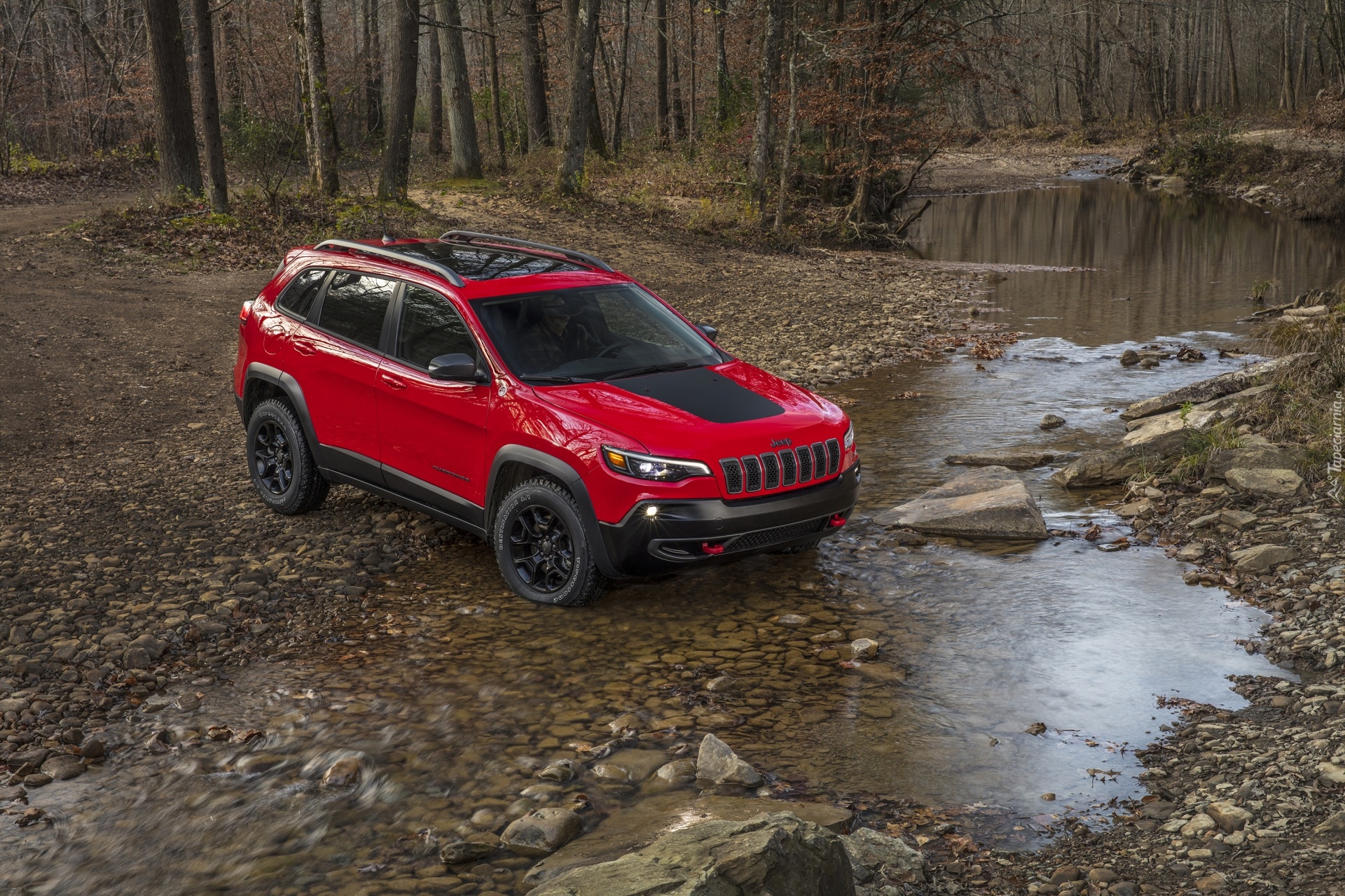 Czerwony Jeep Cherokee Trailhawk