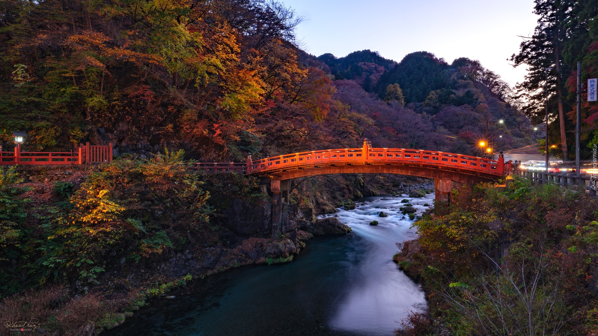 Oświetlony, Most, Shinkyo Bridge, Rzeka, Daiya River, Las, Drzewa, Jesień, Nikko, Japonia