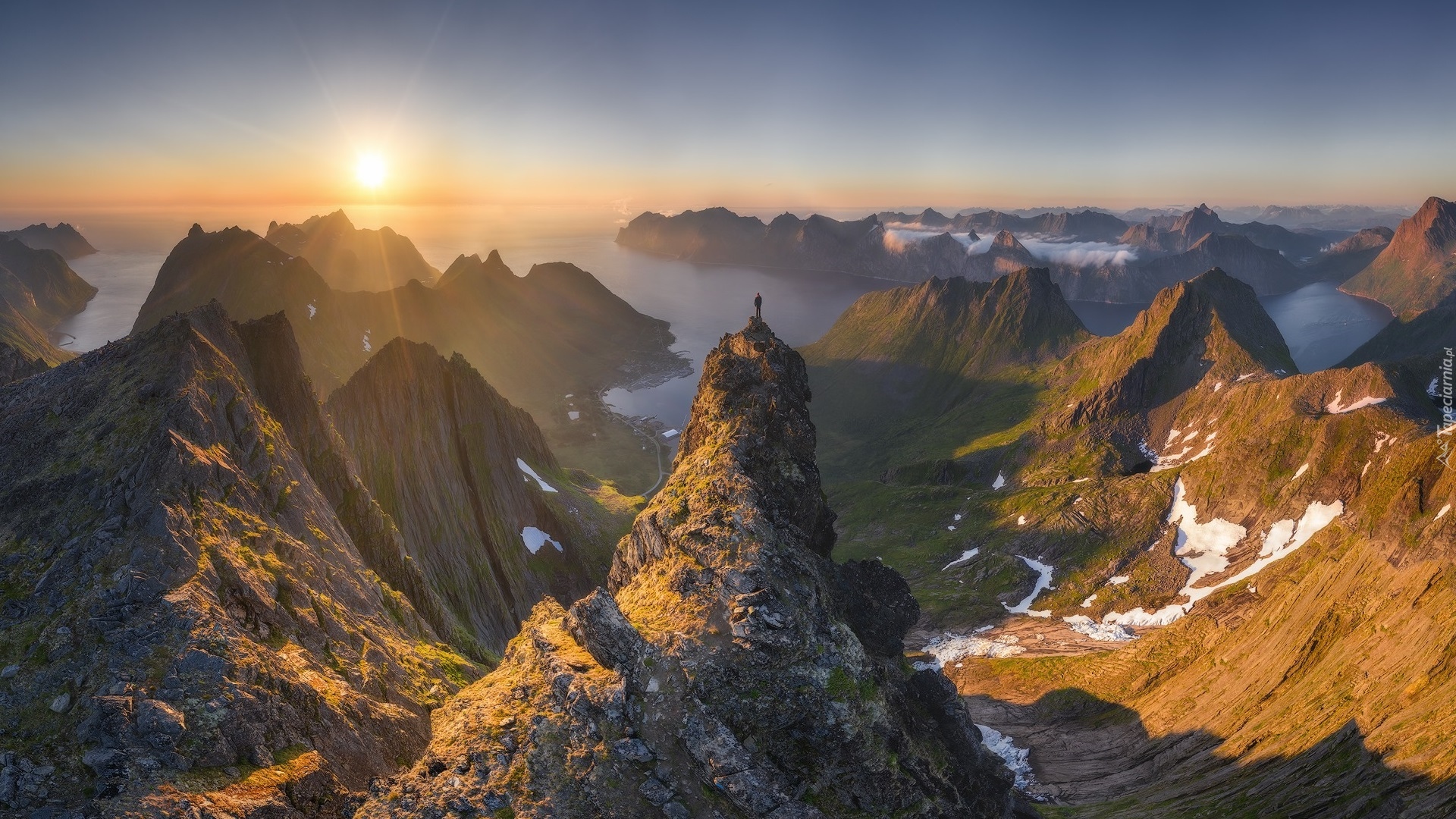Norwegia, Lofoty, Morze Północne, Góry, Człowiek, Wschód słońca