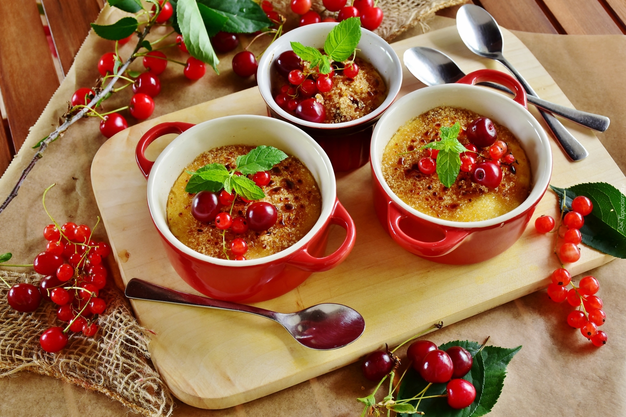 Creme brulee, Deser, Porzeczki, Czerwone, Miseczki, Łyżki