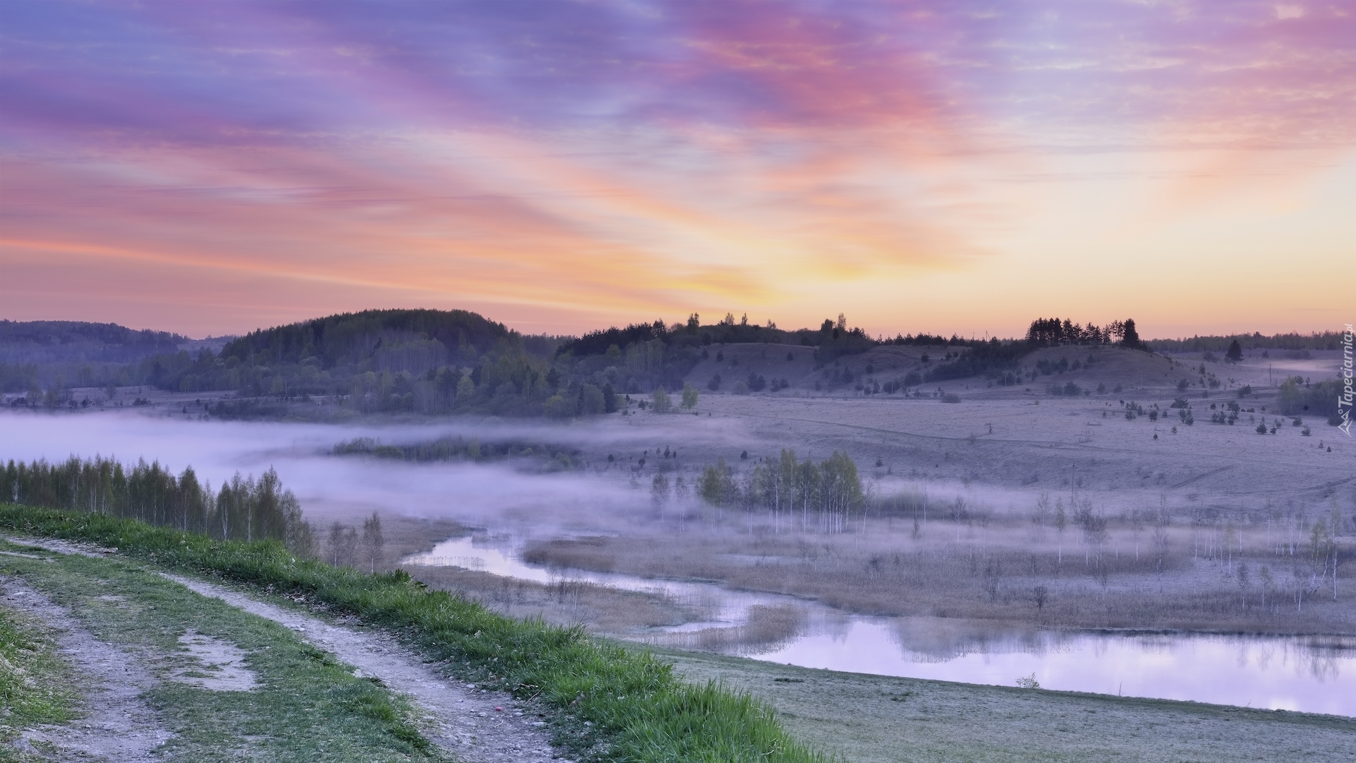 Wschód słońca, Rzeka, Droga, Wzgórza, Mgła, Dolina Izborsko- Malskaya, Izborsk, Region Psków, Rosja