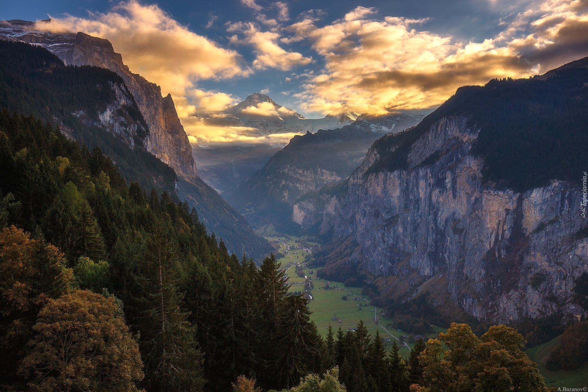 Szwajcaria, Kanton Berno, Dolina Lauterbrunnental, Góry Alpy, Drzewa, Chmury, Wschód słońca
