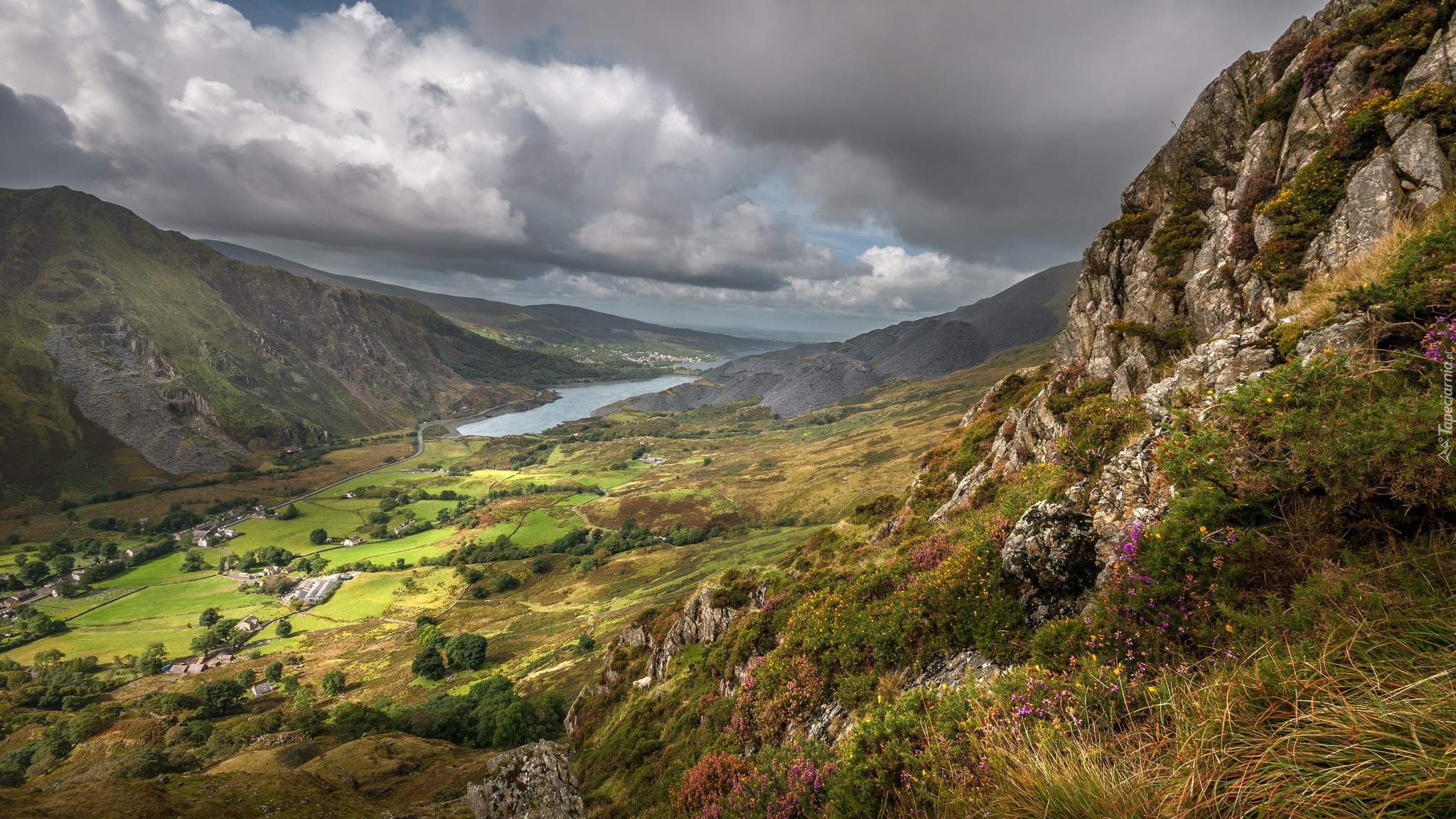 Walia, Dolina Nantlle Valley, Park Narodowy Snowdonia, Wzgórza, Jezioro, Chmury