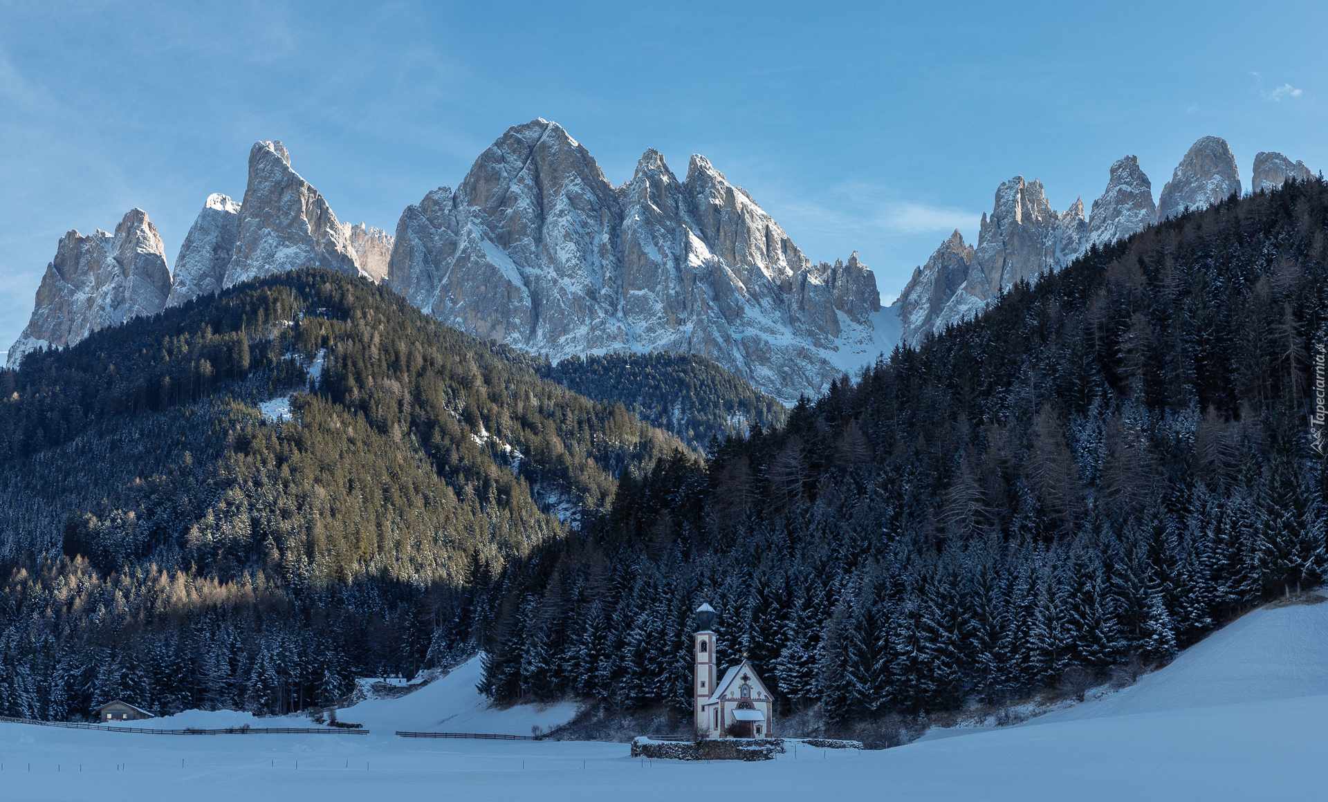 Zima, Włochy, Dolina Val di Funes, Lasy, Góry, Dolomity, Masyw Odle, Kościół św. Jana