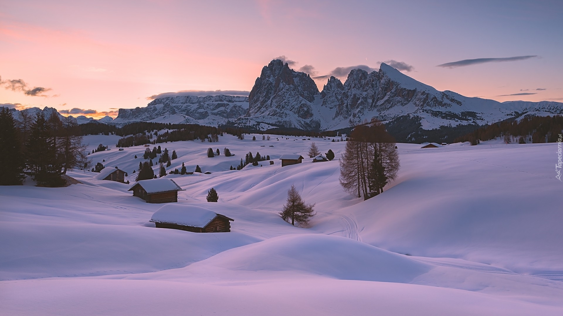 Włochy, Płaskowyż Seiser Alm, Dolina Val Gardena, Dolomity, Góry Sassolungo, Drewniane, Domki, Drzewa, Mgła, Zima