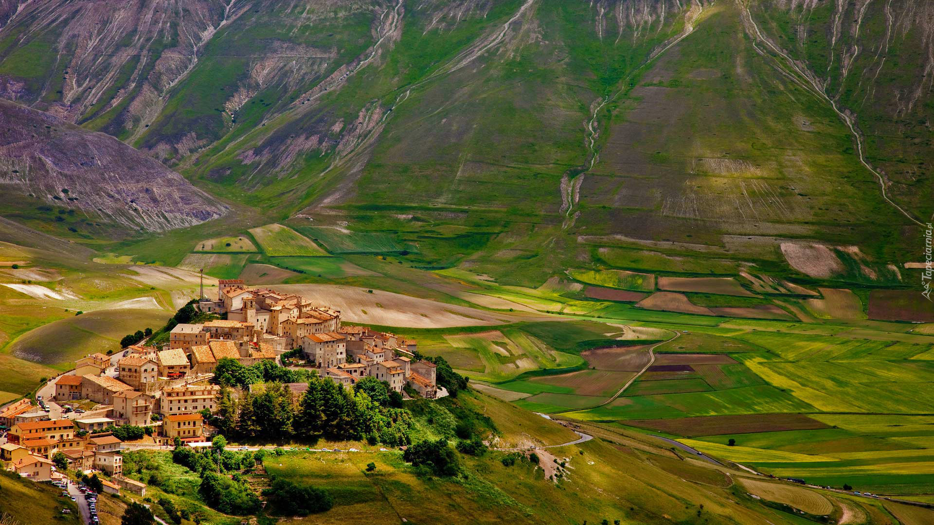 Domy, Góry, Dolina Valnerina, Włochy