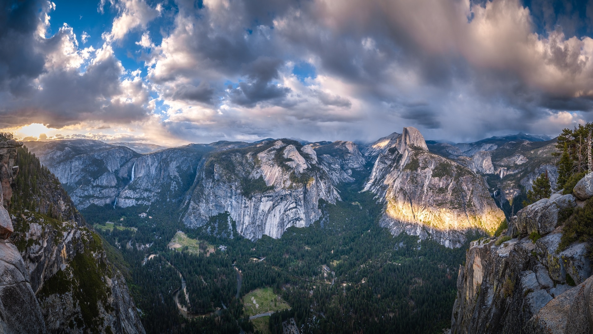 Park Narodowy Yosemite, Góry, Sierra Nevada, Dolina, Yosemite Valley, Drzewa, Roślinność, Skały, Kalifornia, Stany Zjednoczone