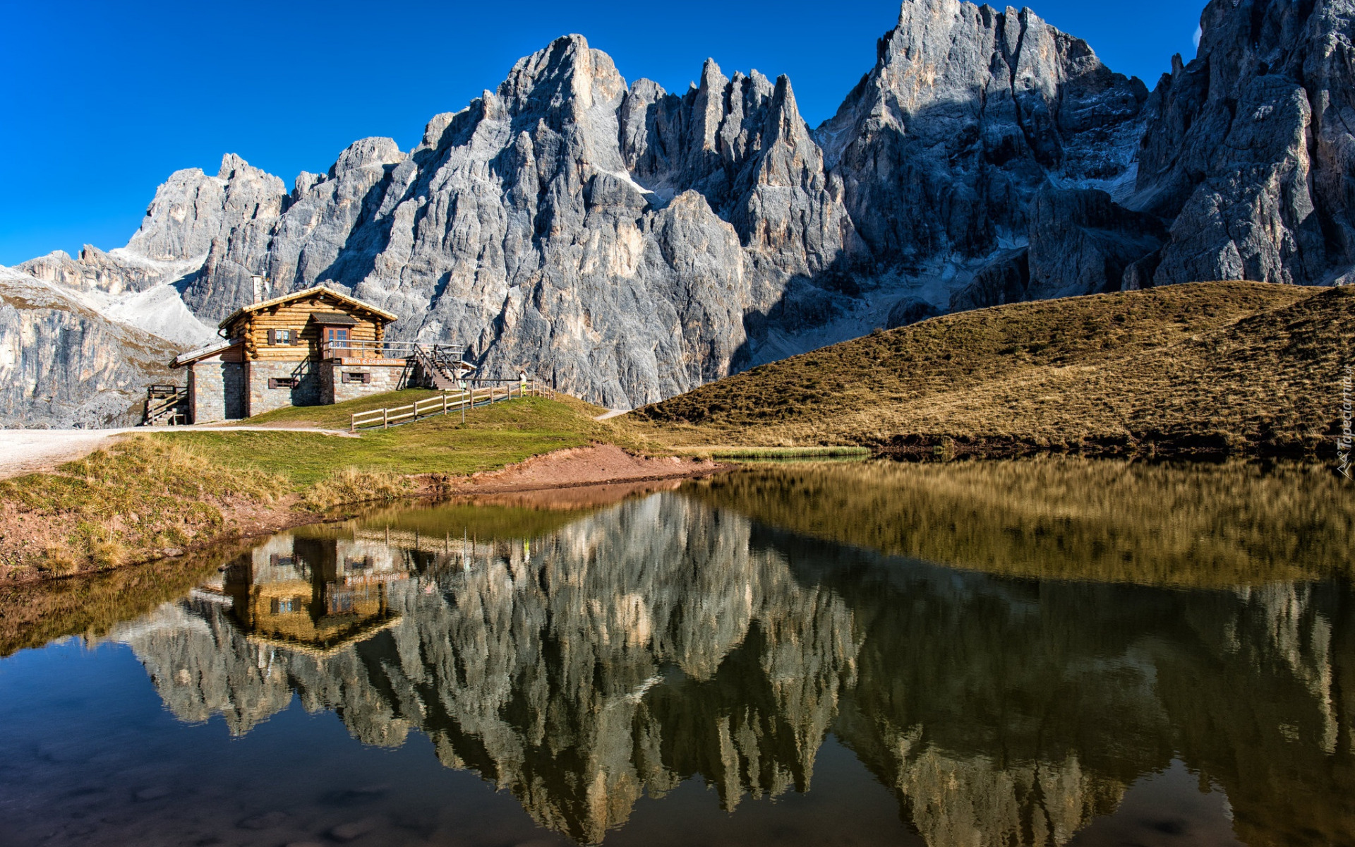 Włochy, Południowy Tyrol, Góry, Dolomity, Skały, Jezioro, Odbicie, Dom