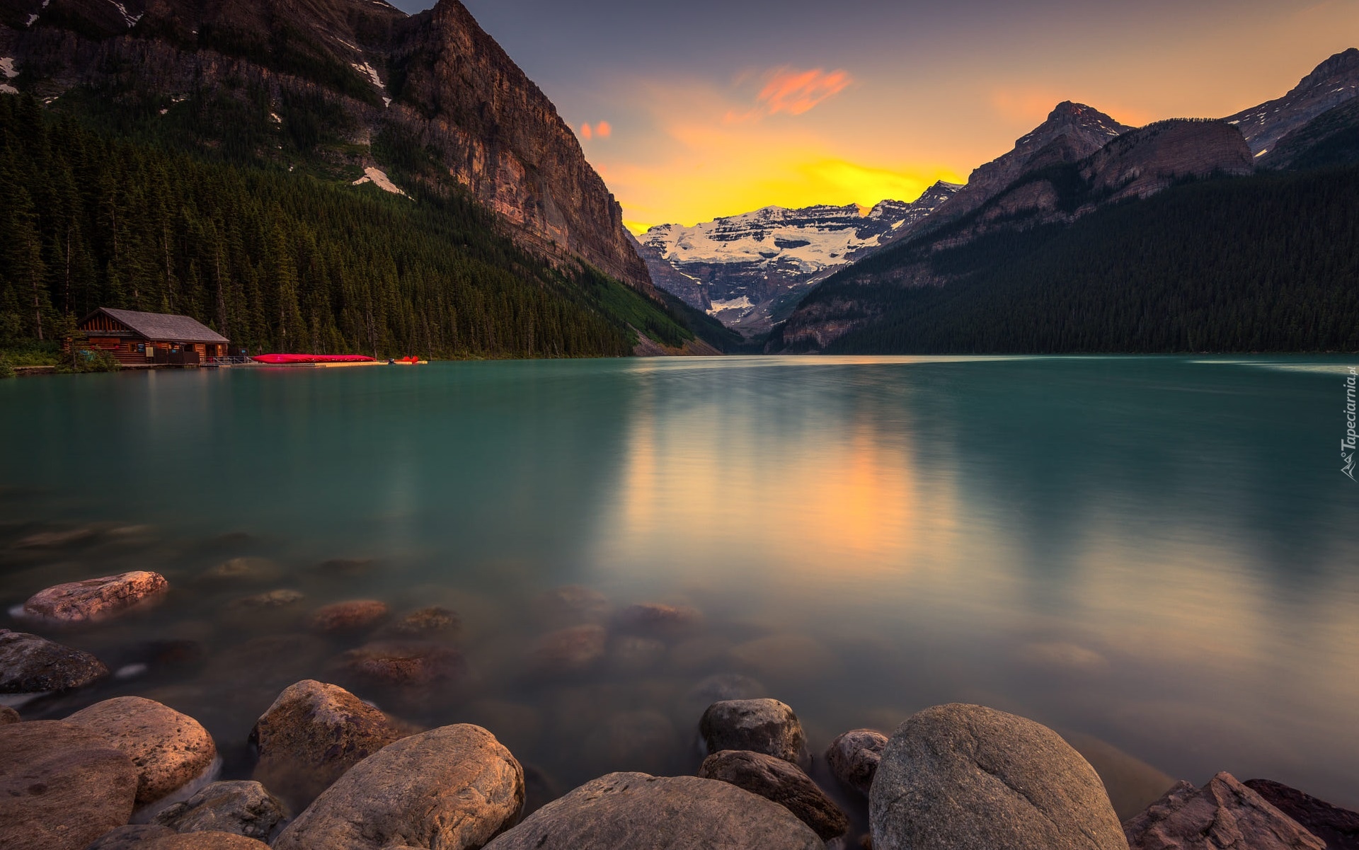 Góry, Jezioro, Lake Louise, Drzewa, Dom, Zachód słońca, Park Narodowy Banff, Alberta, Kanada