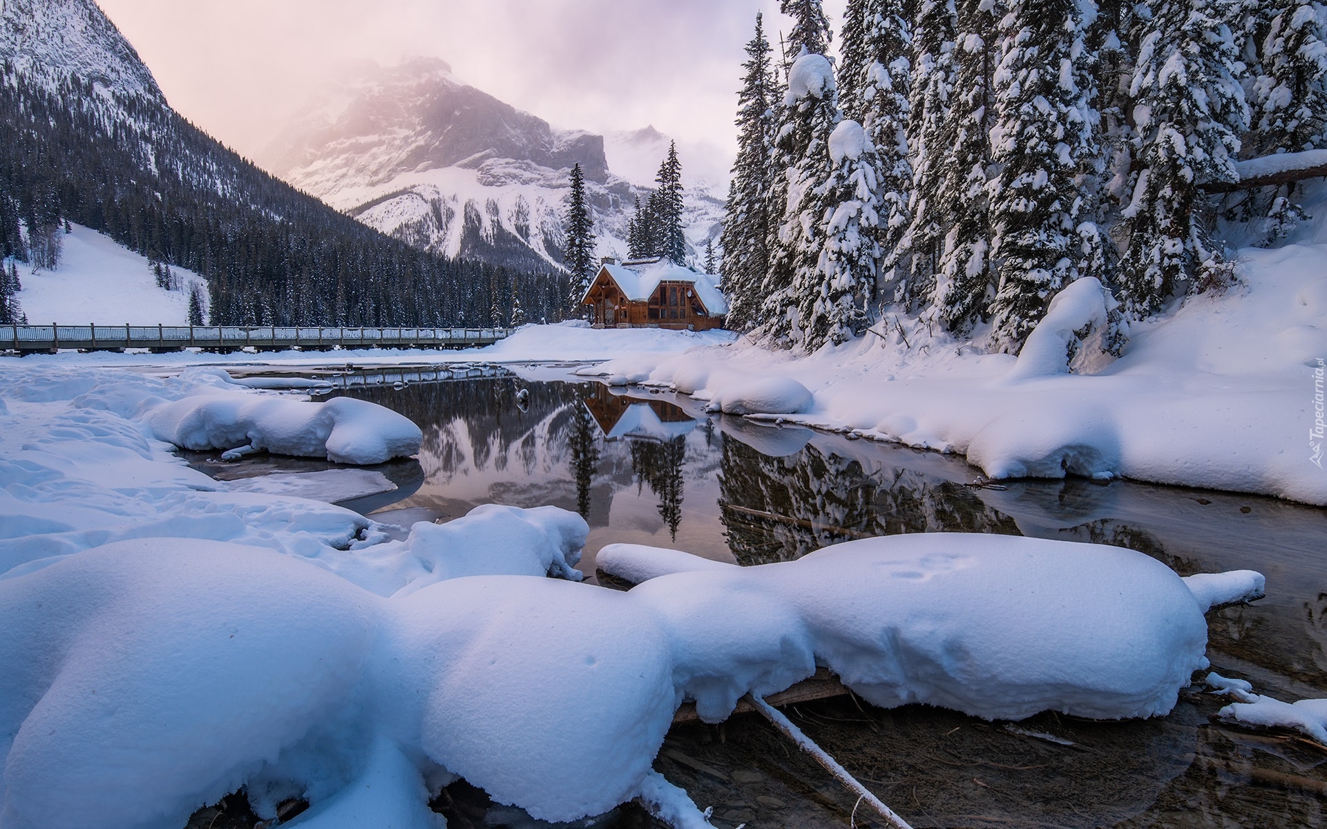 Park Narodowy Yoho, Jezioro, Emerald Lake, Dom, Most, Góry, Drzewa, Kanada, Zima