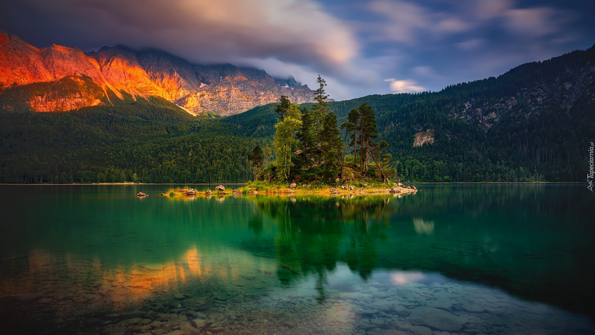 Jezioro Eibsee, Góry, Alpy, Rozświetlone, Szczyty, Wysepka, Drzewa, Dom, Bawaria, Niemcy